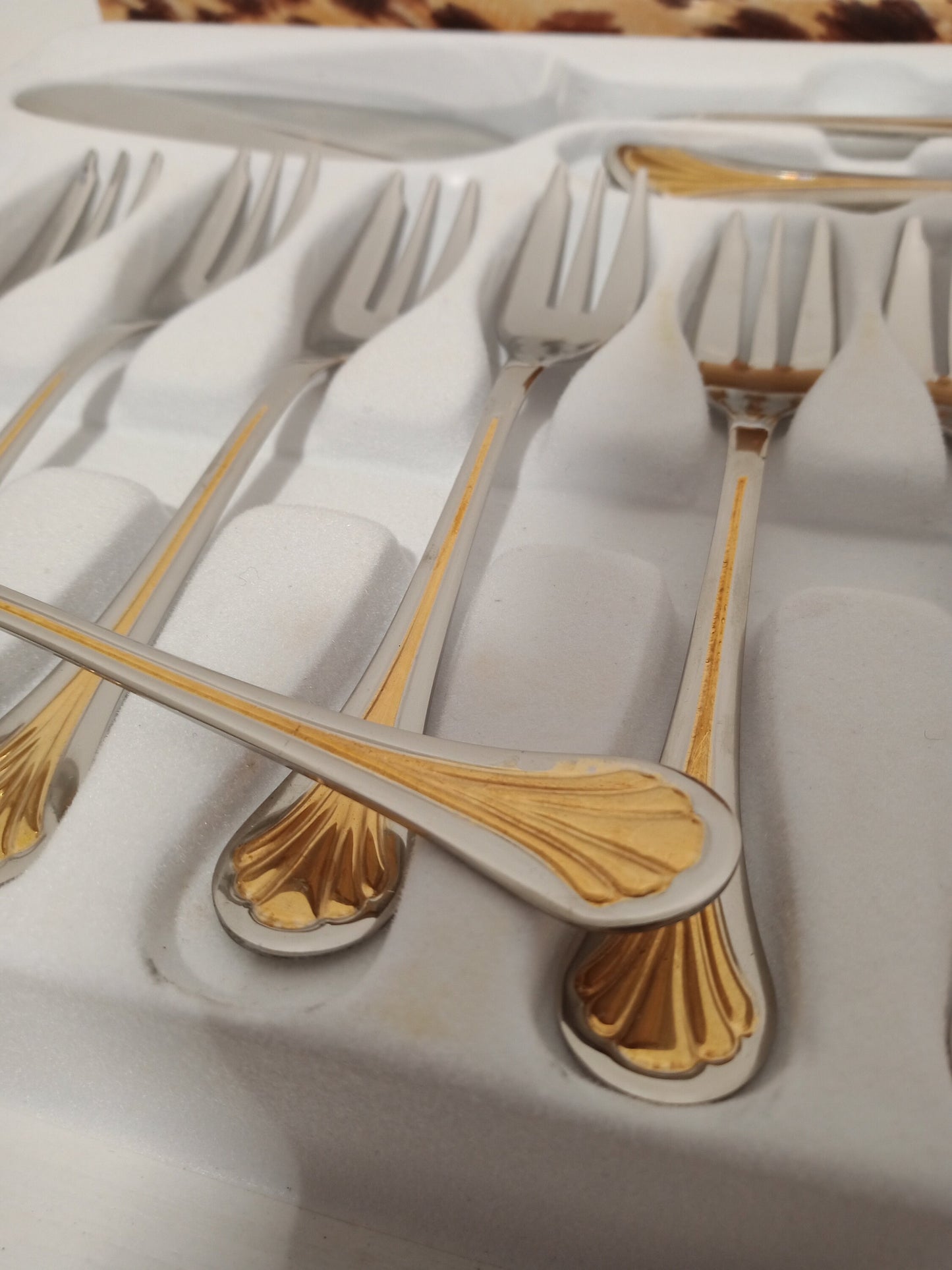 Elegante Servizio Posate per Dolce in acciaio e oro 24 carati