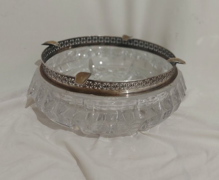 Bellissima Posacenere in Cristallo Art Nouveau Molato Anni 50/60 con Bordo in Argento 800