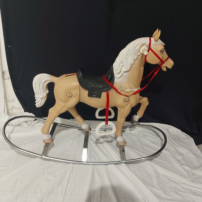 Cavallo a Dondolo Anni 60 Marchio Canova Made in Italy Un giocattolo vintage intramontabile per bambini di tutte le età!