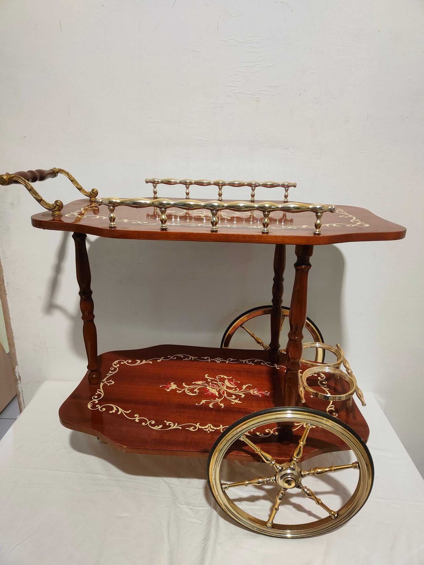 Carrello di lusso Bar Cocktail Tea Trolley Intarsiato Vintage Ottone Hollywood Regency 1950