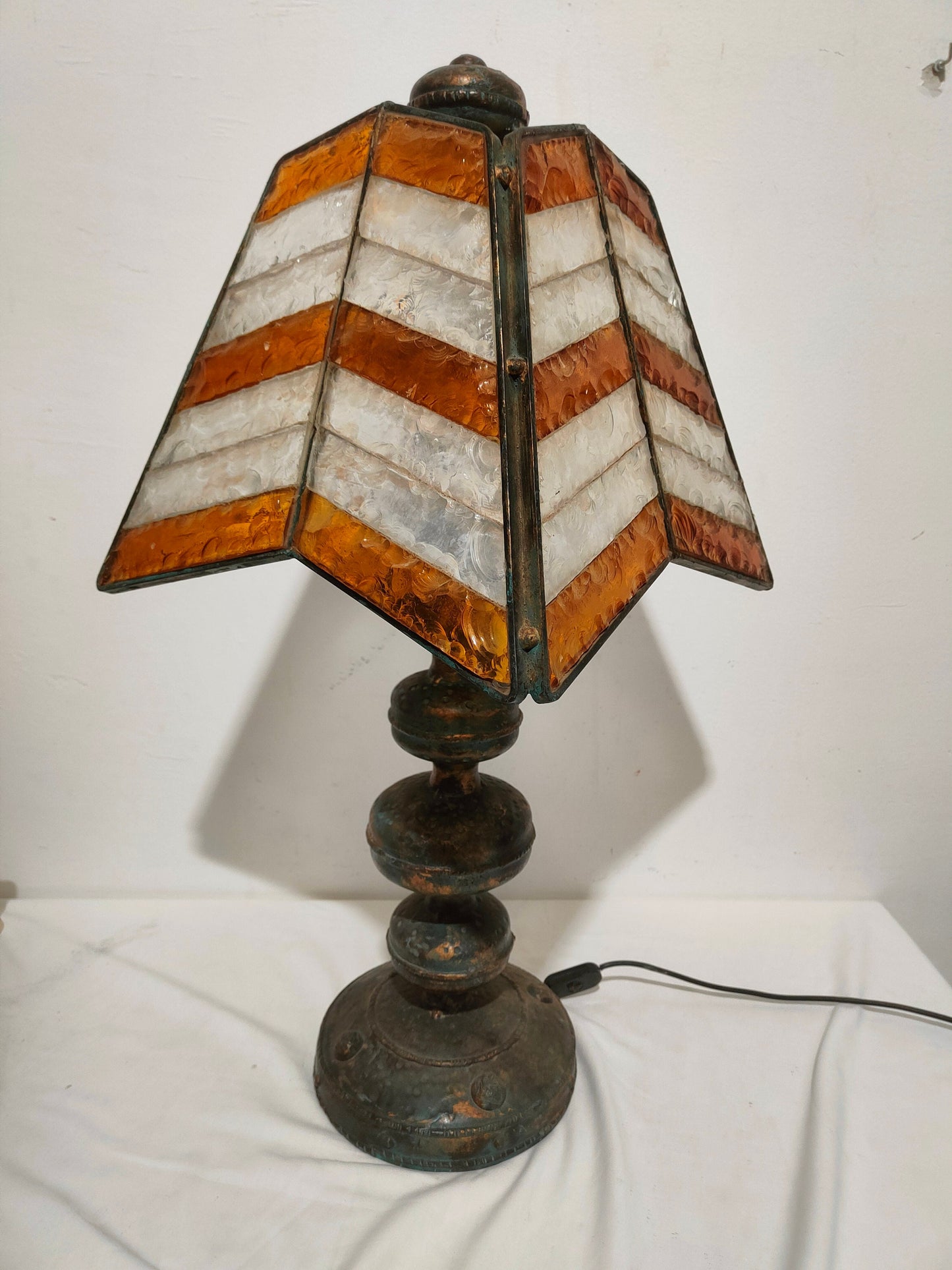 Lampada da Tavolo Brutalista Longobard Anni '70: Un Pezzo Unico per Arredare con Stile
