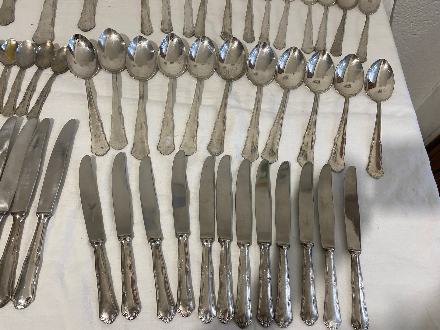 Eleganti Posate per Nozze: Un Regalo di Classe per una Tavola Inimitabile (2 Servizi in Unica Scatola)