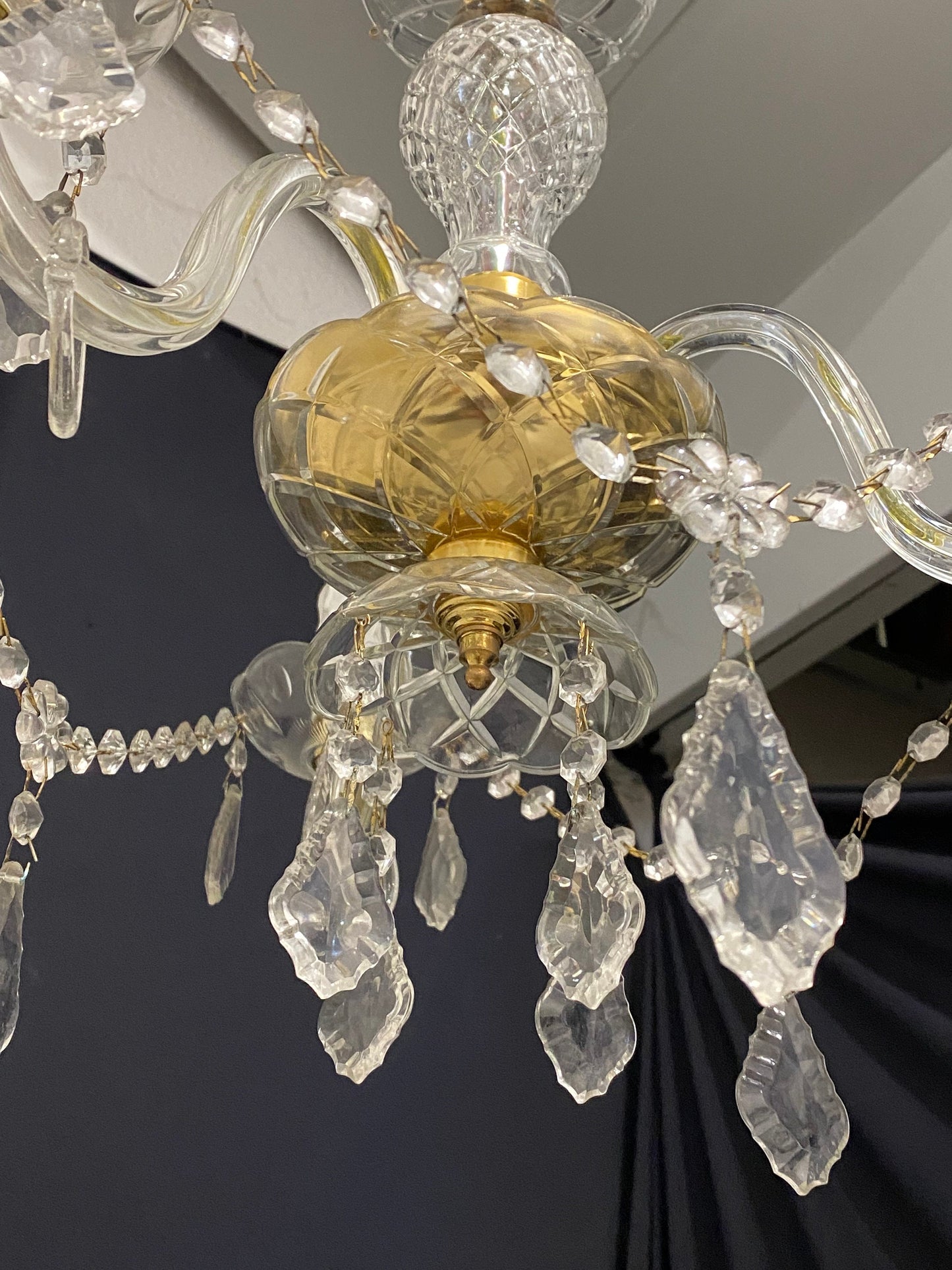 Splendido Lampadario in Vetro di Murano Gabbia di Cristallo 3 Luci - Un'Illuminazione Raffinata e Artigianale