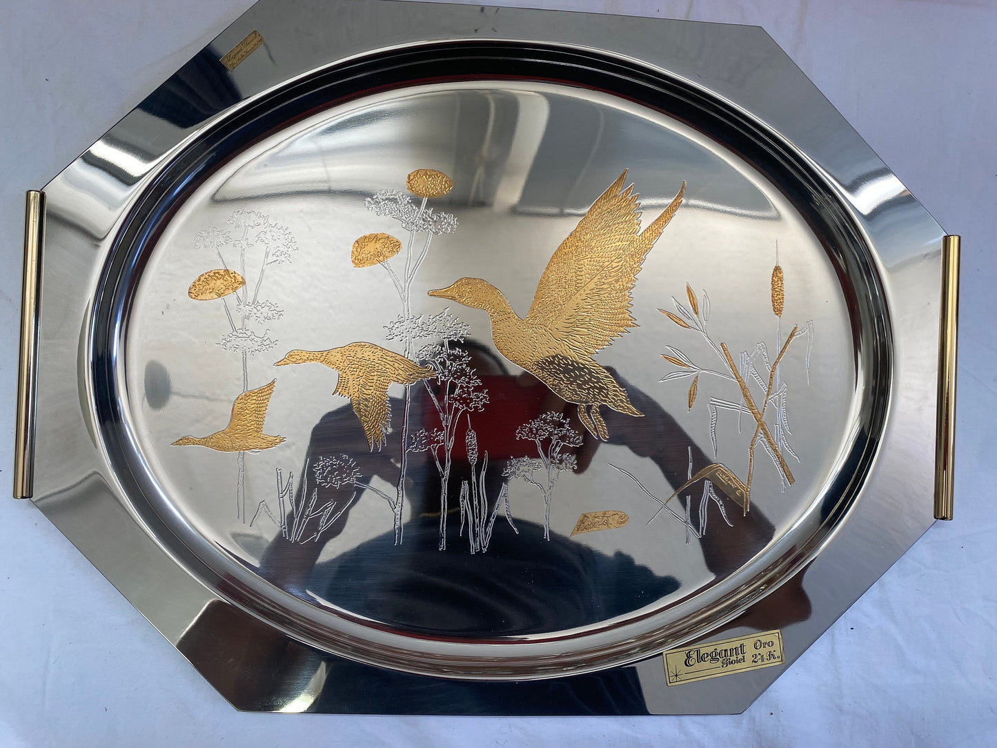 Servizio di Posate in Argento 800 - Tradizione Italiana Intatta con vassoio in acciaio con decori placcati in oro 24 carati