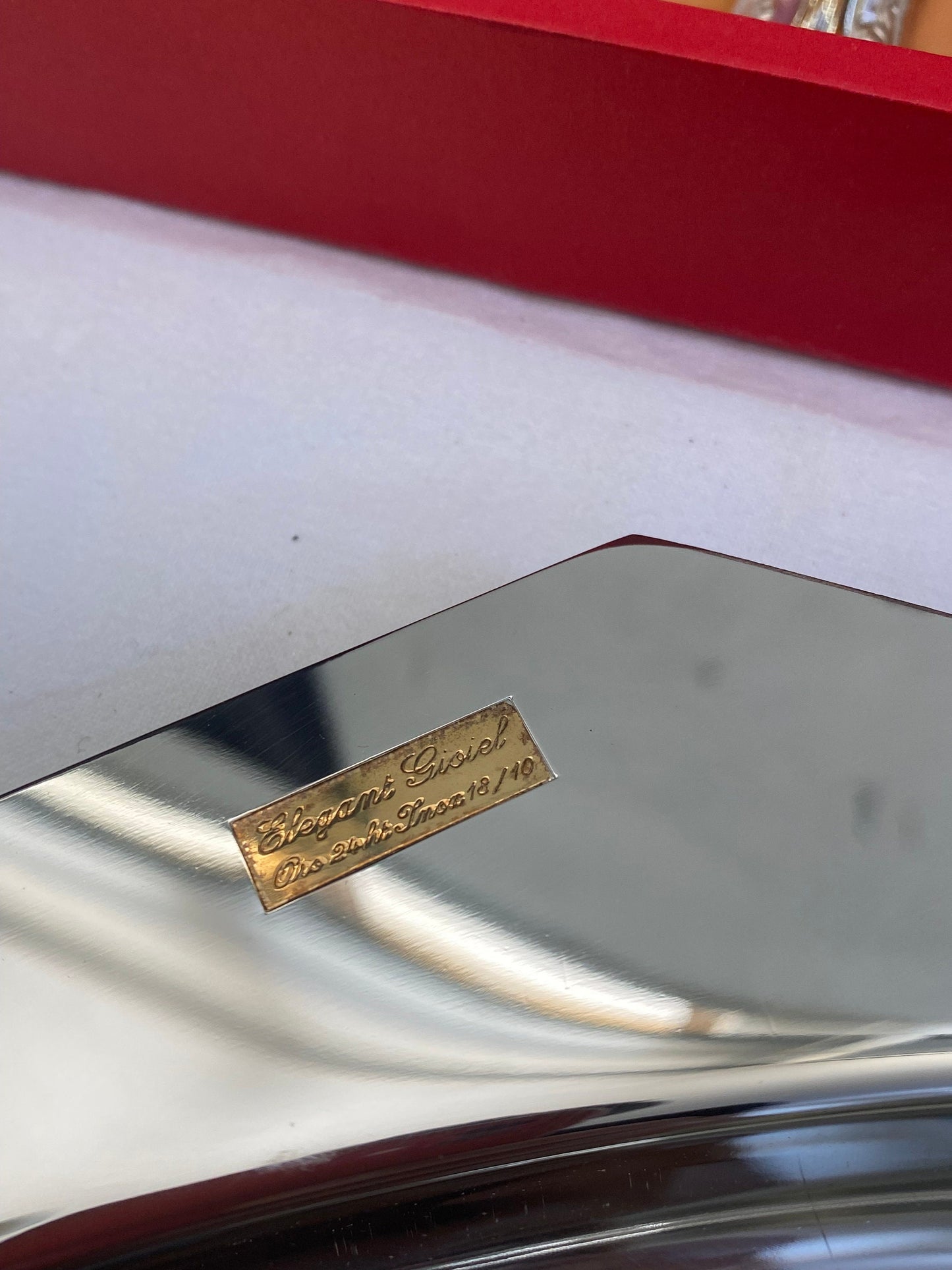 Servizio di Posate in Argento 800 - Tradizione Italiana Intatta con vassoio in acciaio con decori placcati in oro 24 carati