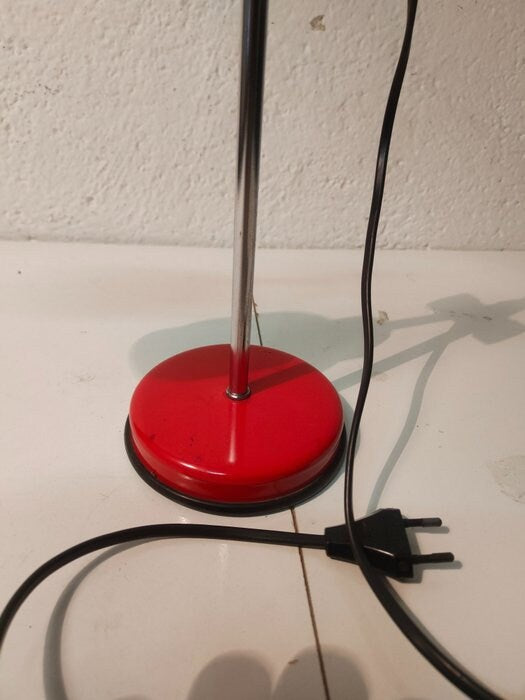 Lampada da scrivania design Veneta Lumi rossa anni '70: un tocco di stile vintage a casa tua