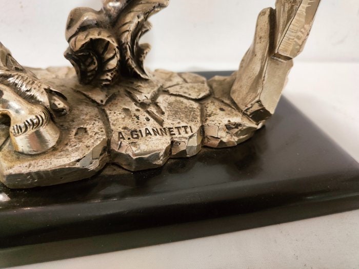 Statua Cavallo Rampante in Argento Laminato - Eleganza senza tempo