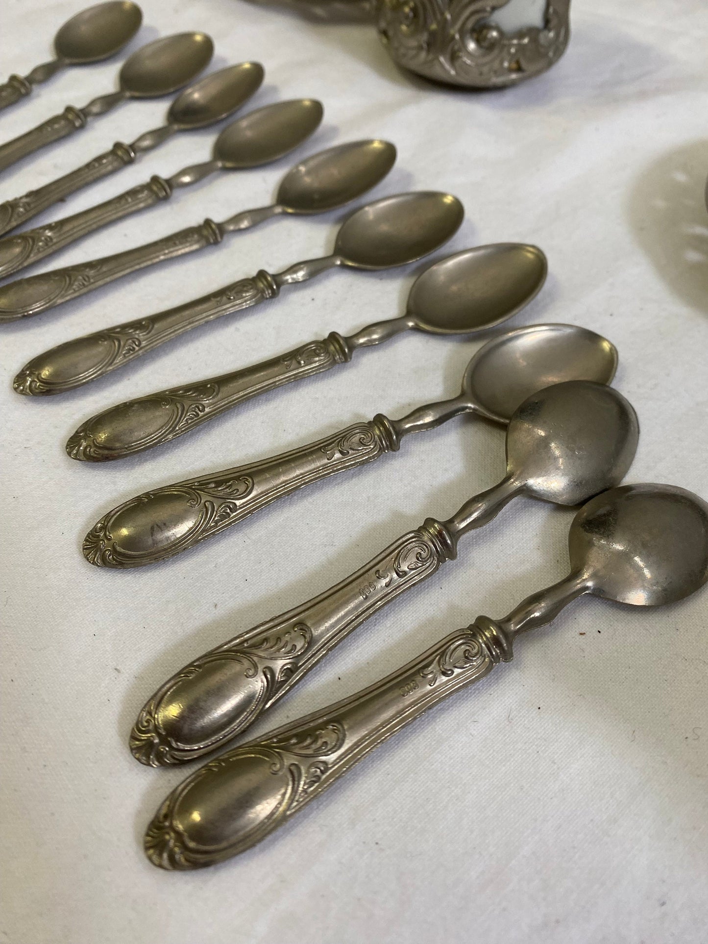 Servizio Caffè Vintage per 12 in Ceramica e Peltro con Zuccheriera: Un Tocco di Eleganza Intramontabile per la Tua Tavola