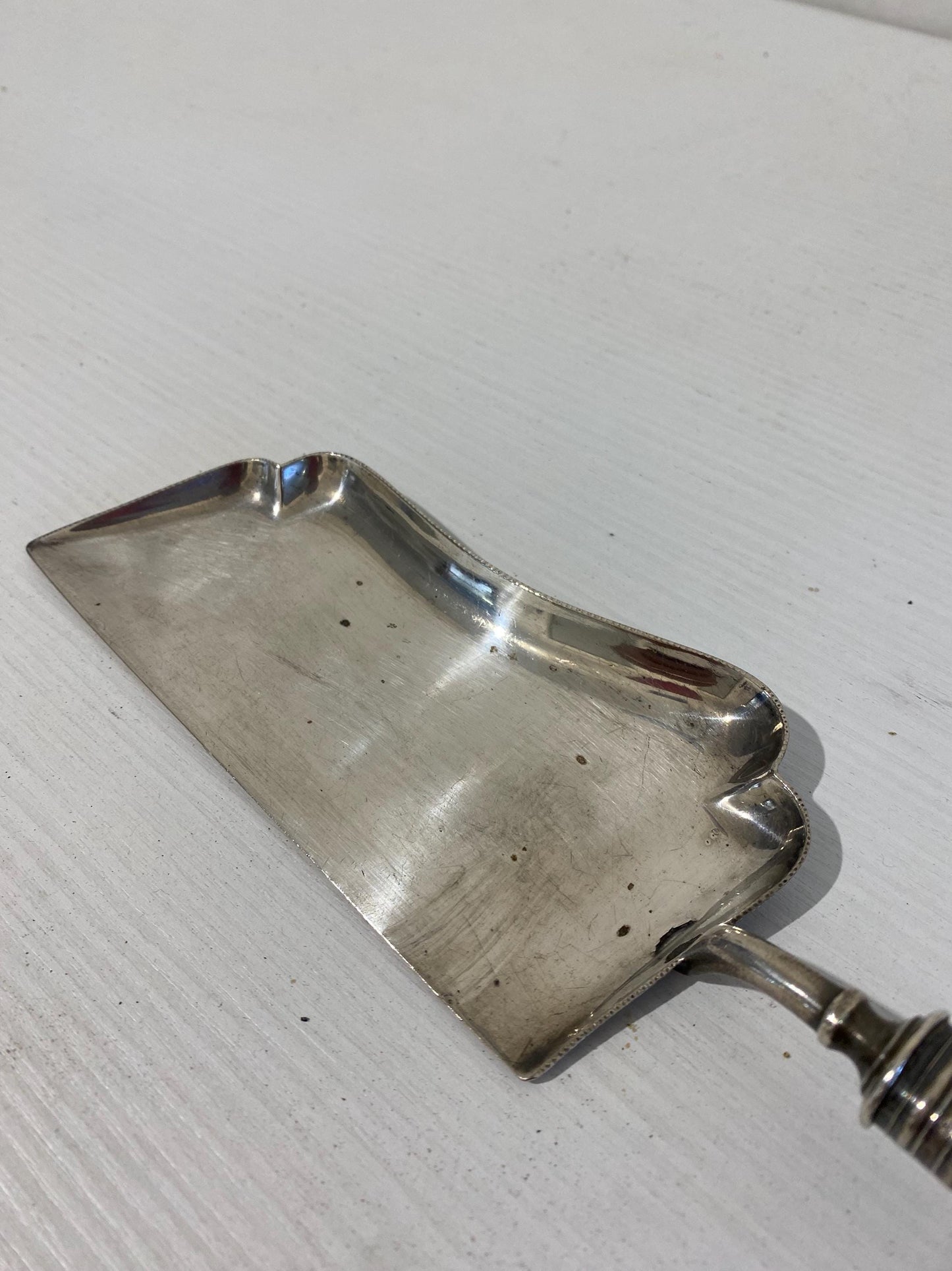 Spatola per Torta Vintage in Argento Placcato con Manico in PVC - Un Tocco di Fascino per la Tua Cucina