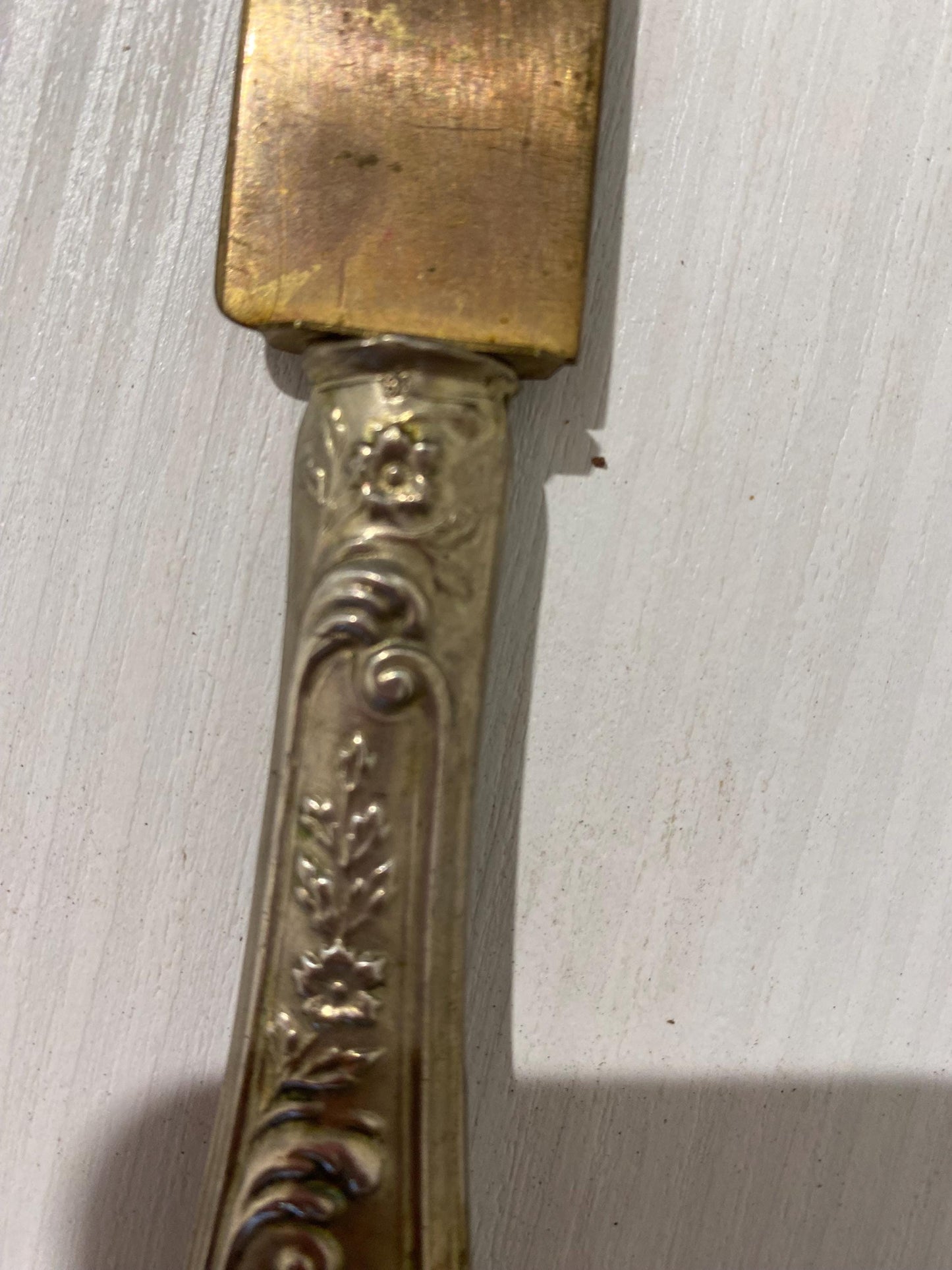 Coltello Vintage Lama in Ottone e Manico in Argento 800 Lavorato - Un Pezzo Unico per la Tua Collezione