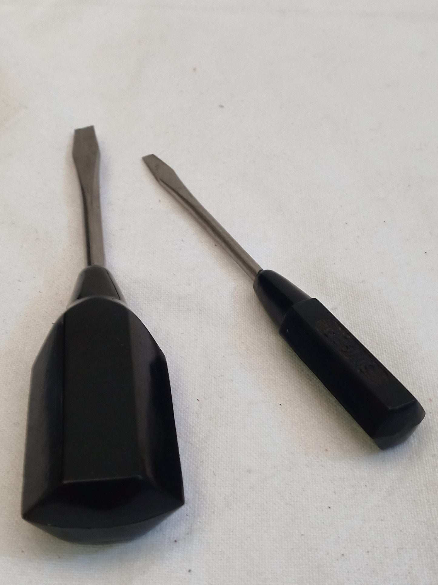 oliatore latta e due cacciaviti da cucito Singer vintage