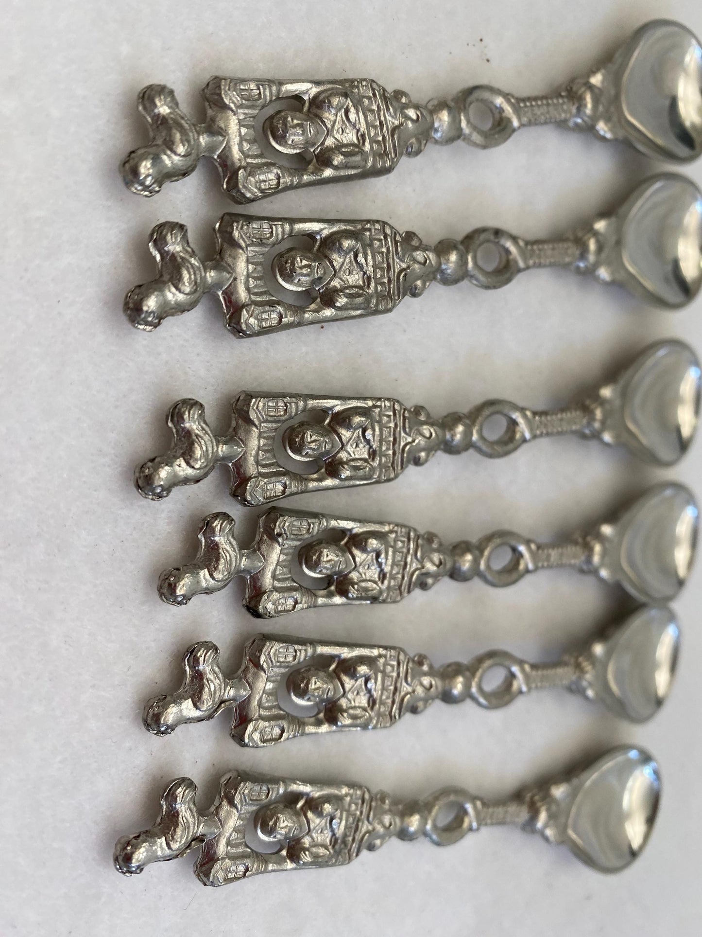 Cucchiaini in Peltro Argentato con Manici Decorati 12 cm - Eleganza e Tradizione per la Tua Tavola