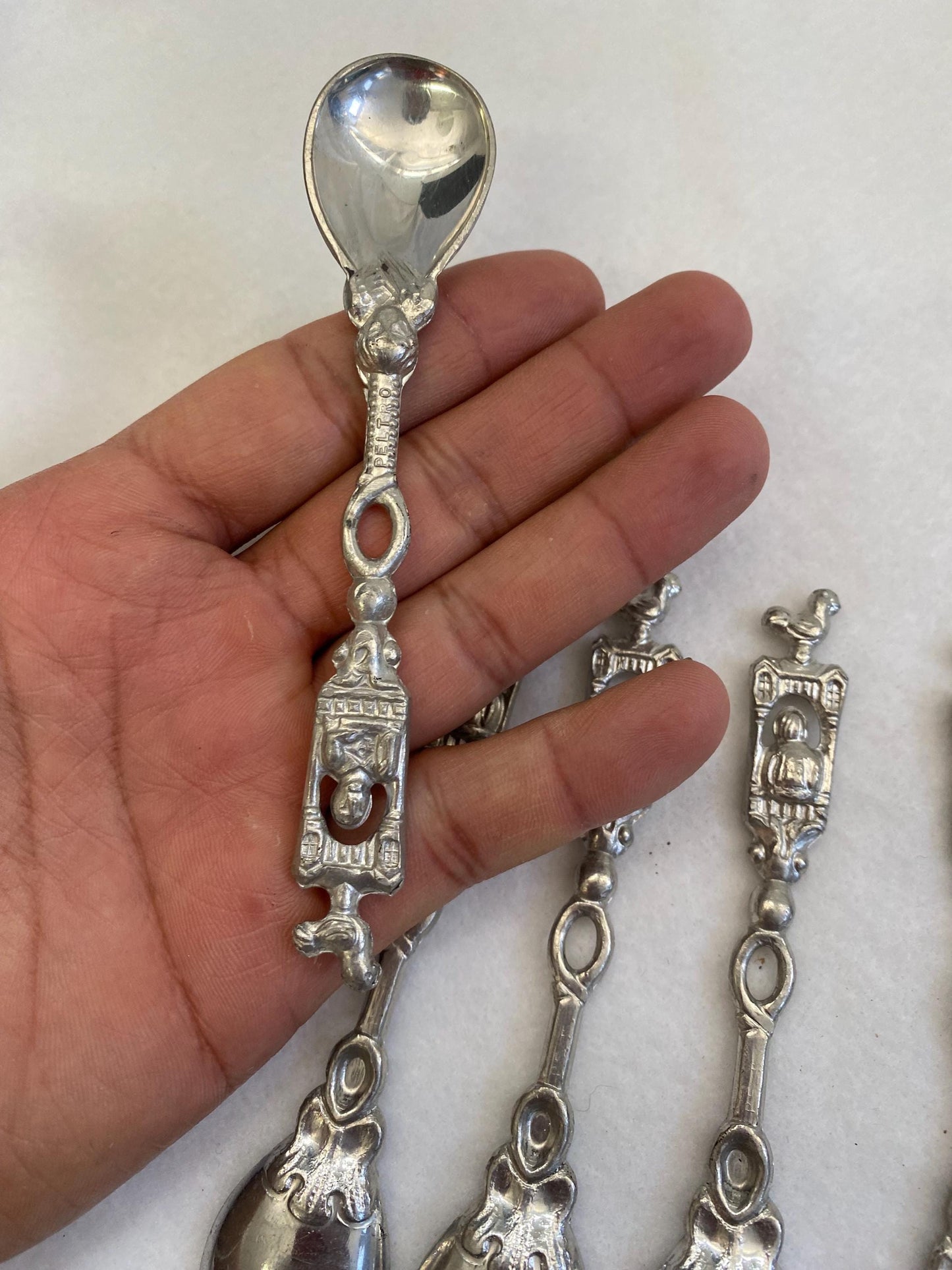 Cucchiaini in Peltro Argentato con Manici Decorati 12 cm - Eleganza e Tradizione per la Tua Tavola