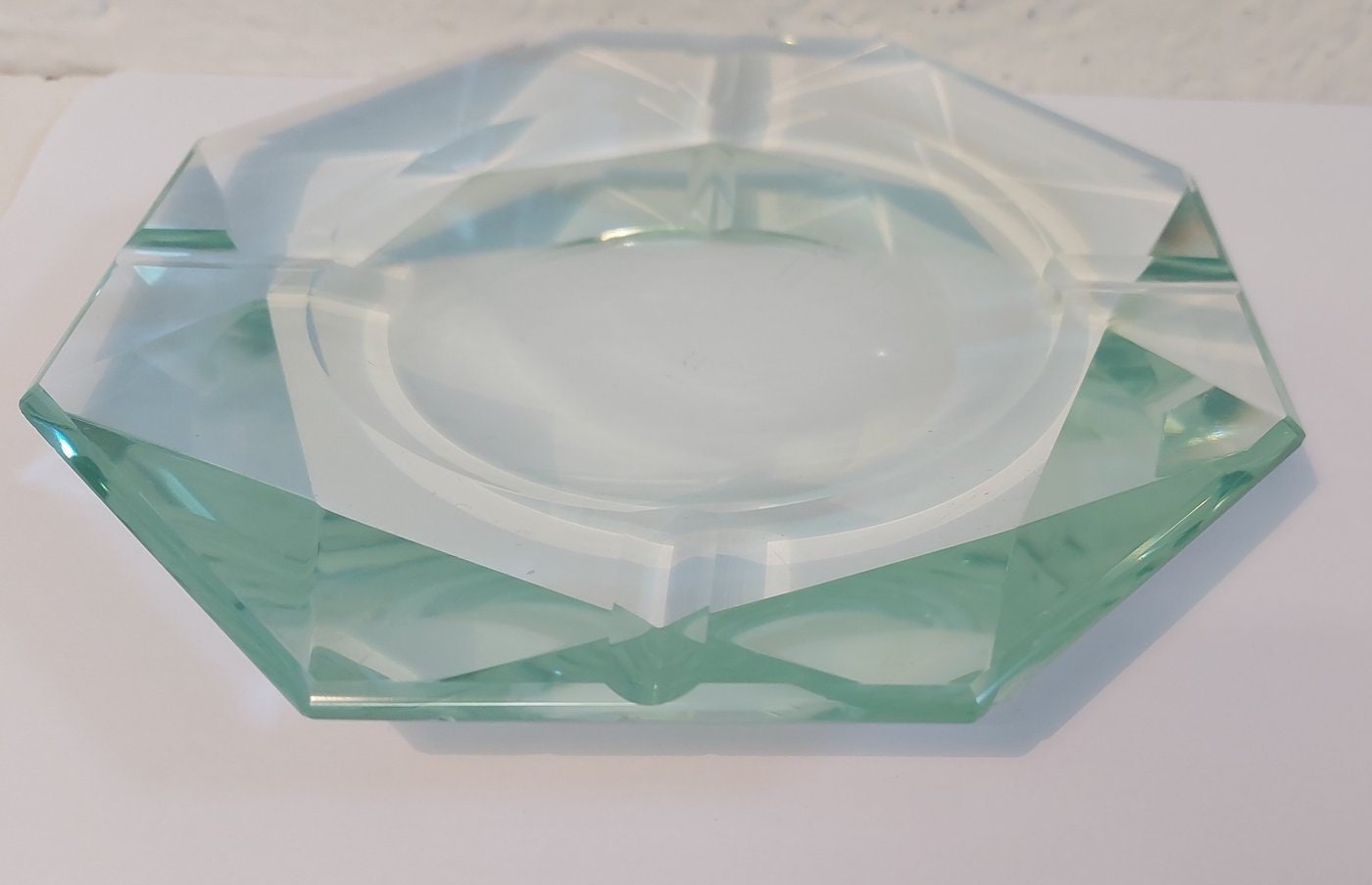 Posacenere in Vetro Verde Chiaro - Eleganza e Stile in un Design Ottagonale