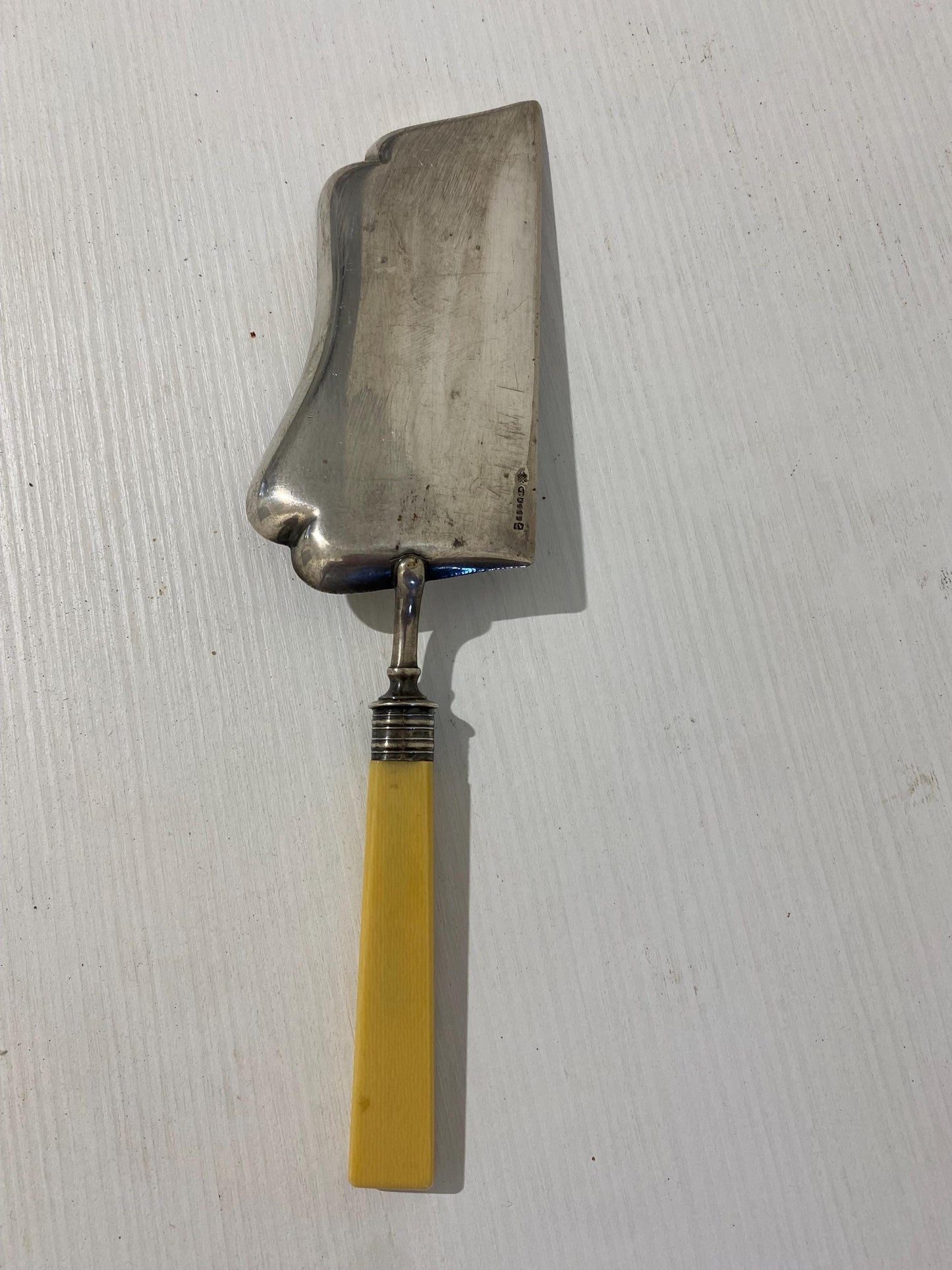 Spatola per Torta Vintage in Argento Placcato con Manico in PVC - Un Tocco di Fascino per la Tua Cucina