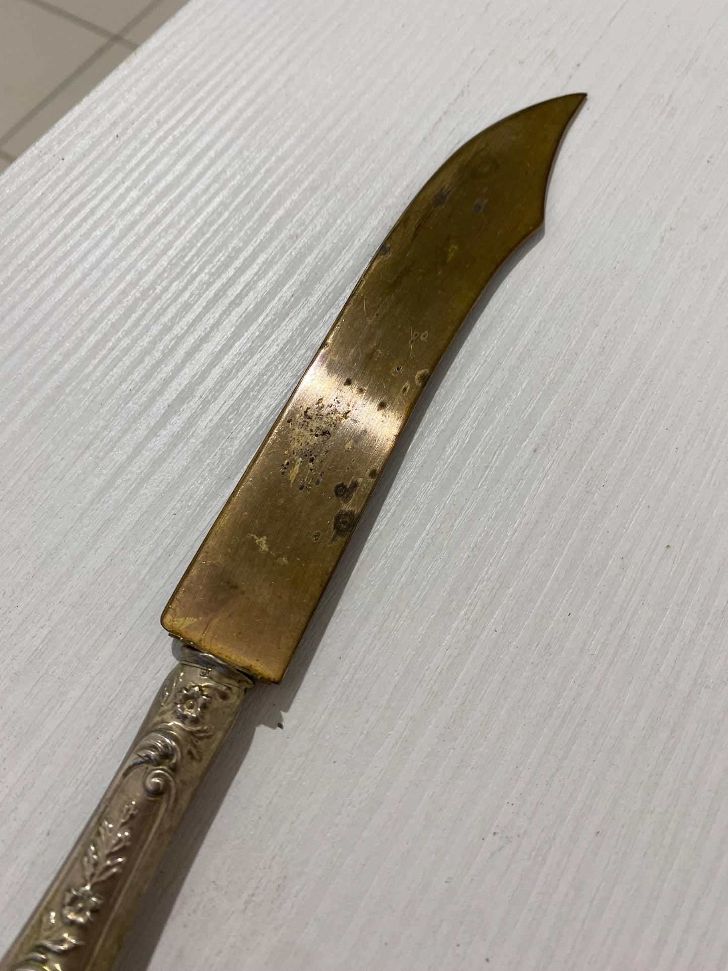 Coltello Vintage Lama in Ottone e Manico in Argento 800 Lavorato - Un Pezzo Unico per la Tua Collezione