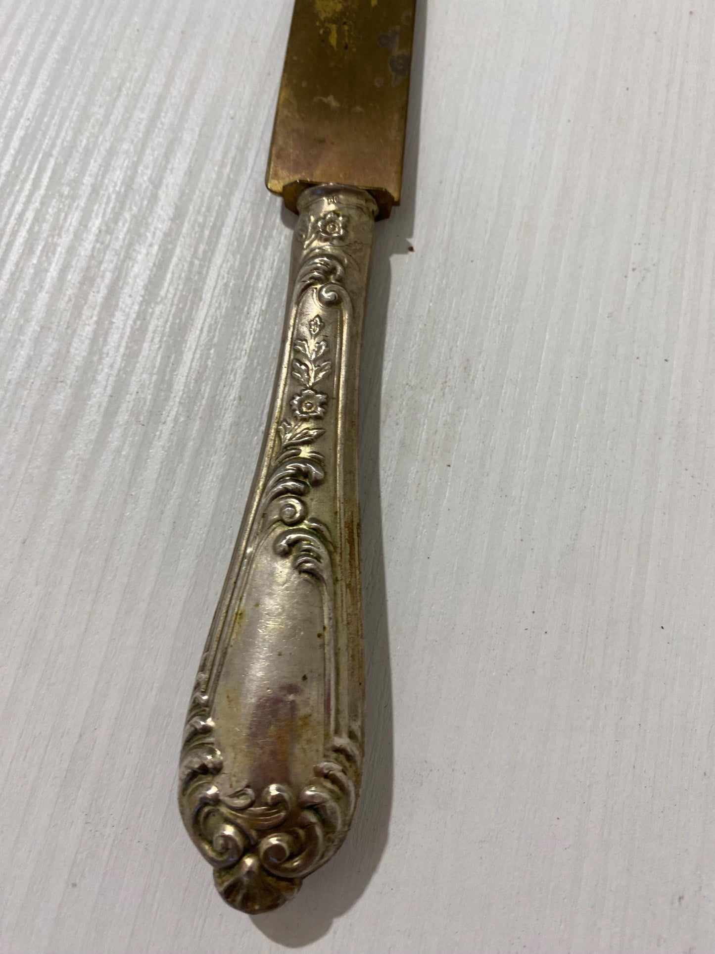Coltello Vintage Lama in Ottone e Manico in Argento 800 Lavorato - Un Pezzo Unico per la Tua Collezione