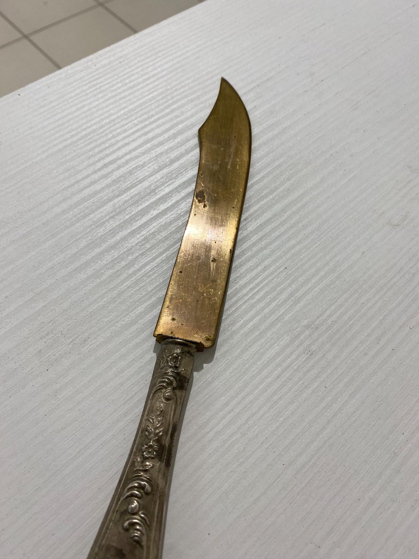 Coltello Vintage Lama in Ottone e Manico in Argento 800 Lavorato - Un Pezzo Unico per la Tua Collezione