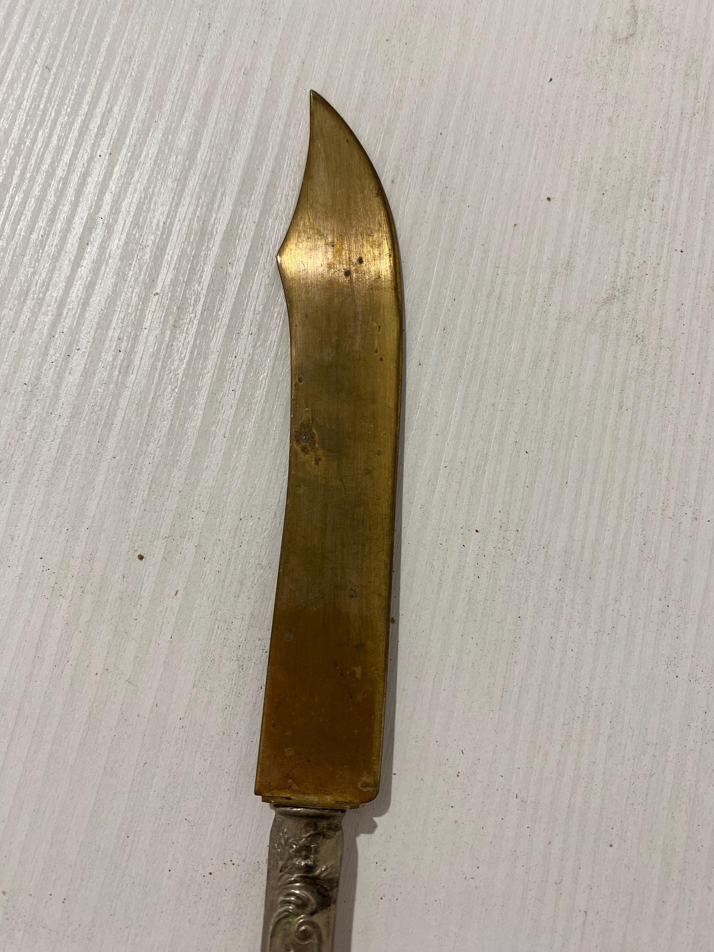 Coltello Vintage Lama in Ottone e Manico in Argento 800 Lavorato - Un Pezzo Unico per la Tua Collezione