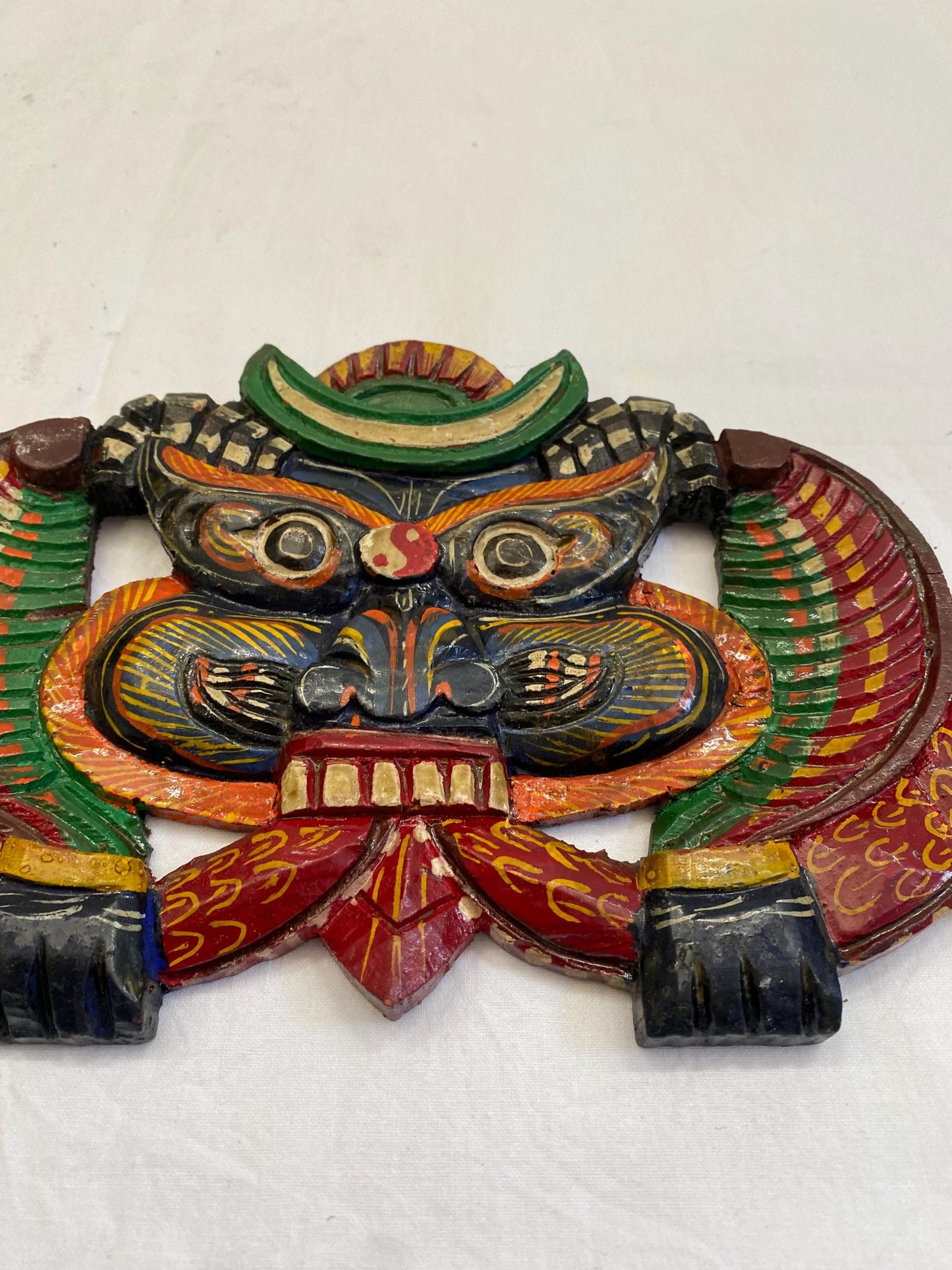 Maschera Tribale Tradizionale in Legno - Maschera del Diavolo dello Sri Lanka per Appendere a Parete - Colori Giallo e Rosso