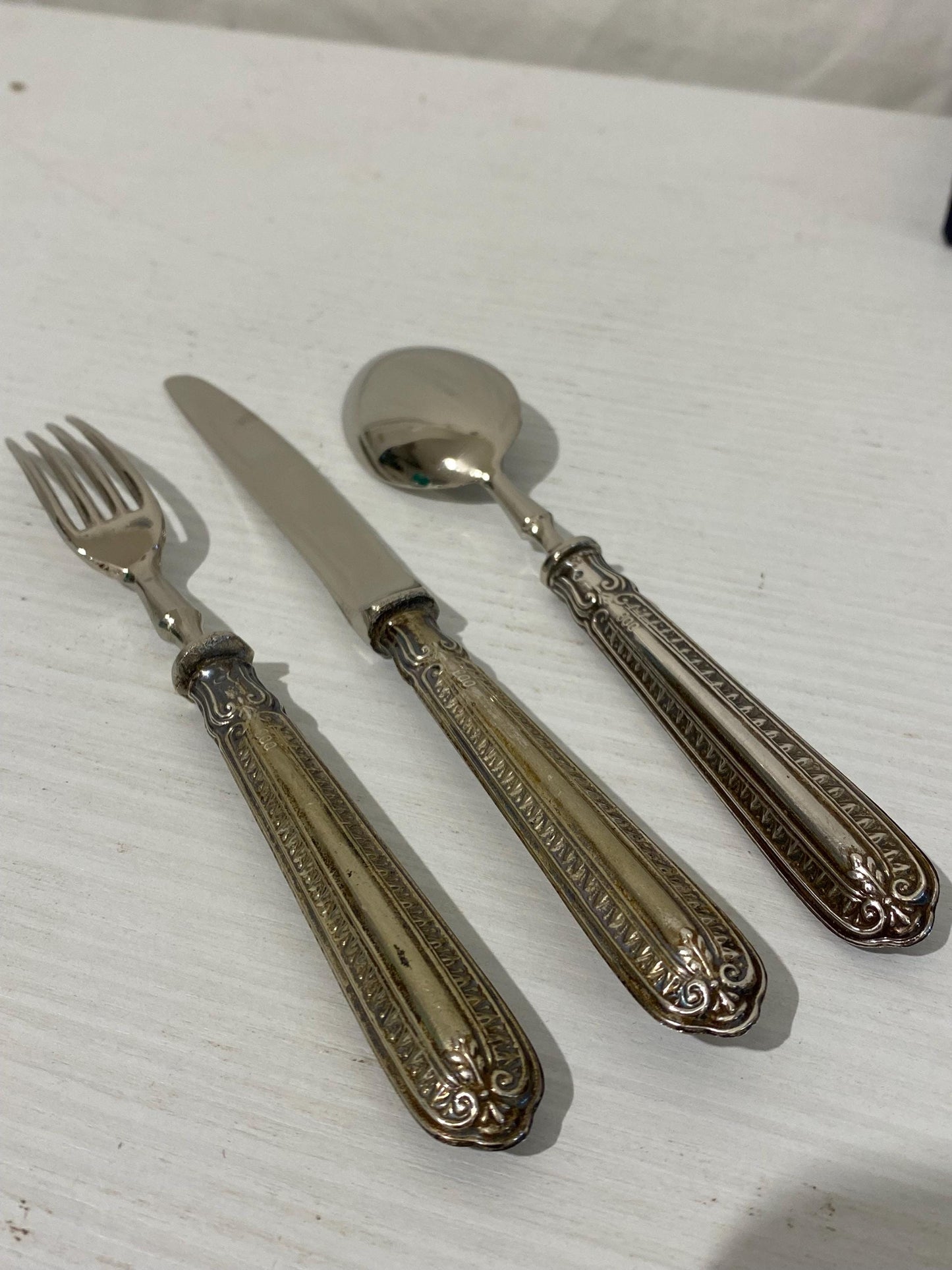 Servizio da Tavola Vintage per una Persona in Scatola Rivestita di Pelle Blu - Posate con Manici in Argento 800