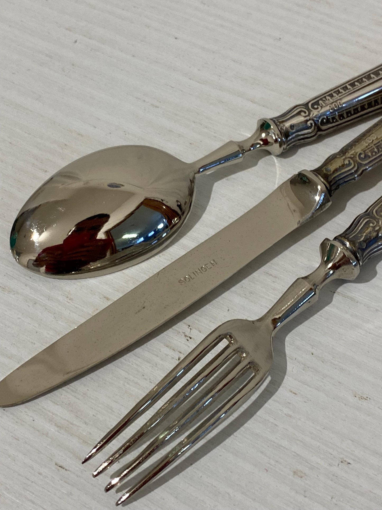 Servizio da Tavola Vintage per una Persona in Scatola Rivestita di Pelle Blu - Posate con Manici in Argento 800