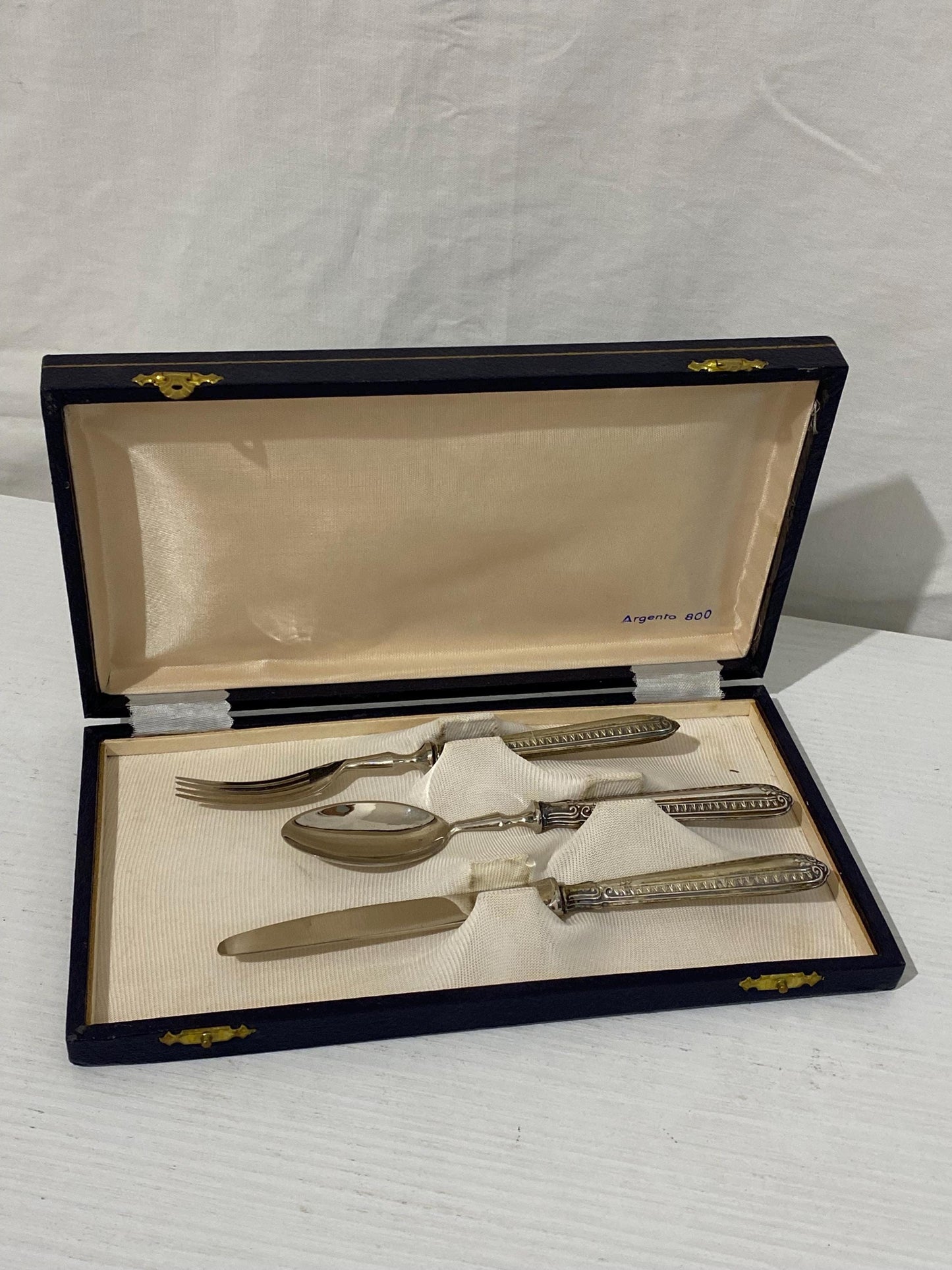 Servizio da Tavola Vintage per una Persona in Scatola Rivestita di Pelle Blu - Posate con Manici in Argento 800