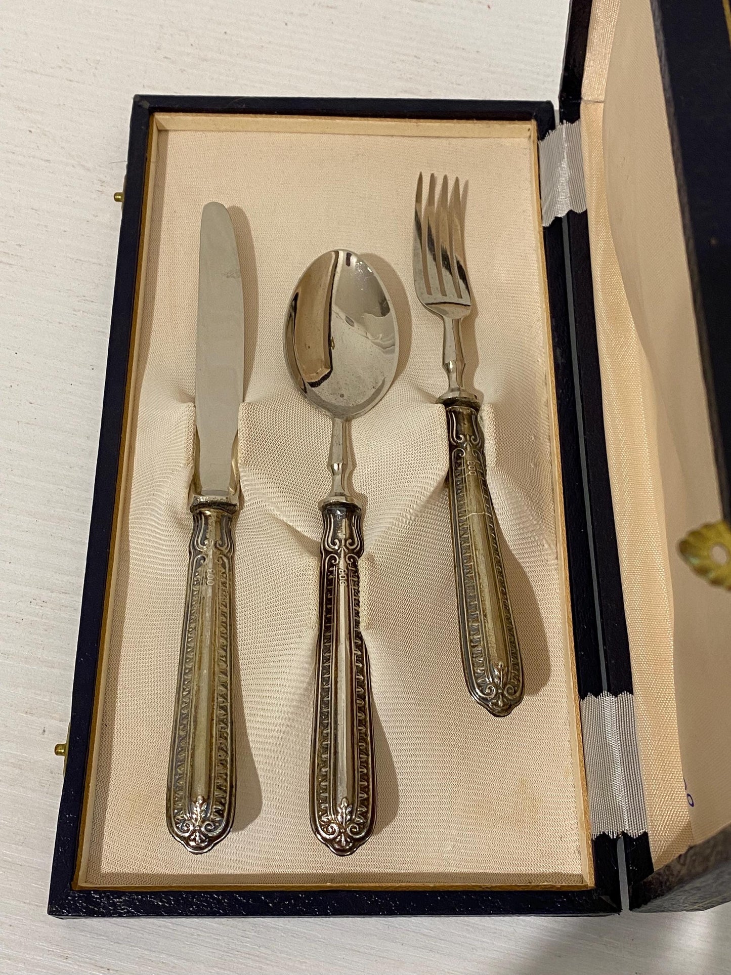 Servizio da Tavola Vintage per una Persona in Scatola Rivestita di Pelle Blu - Posate con Manici in Argento 800