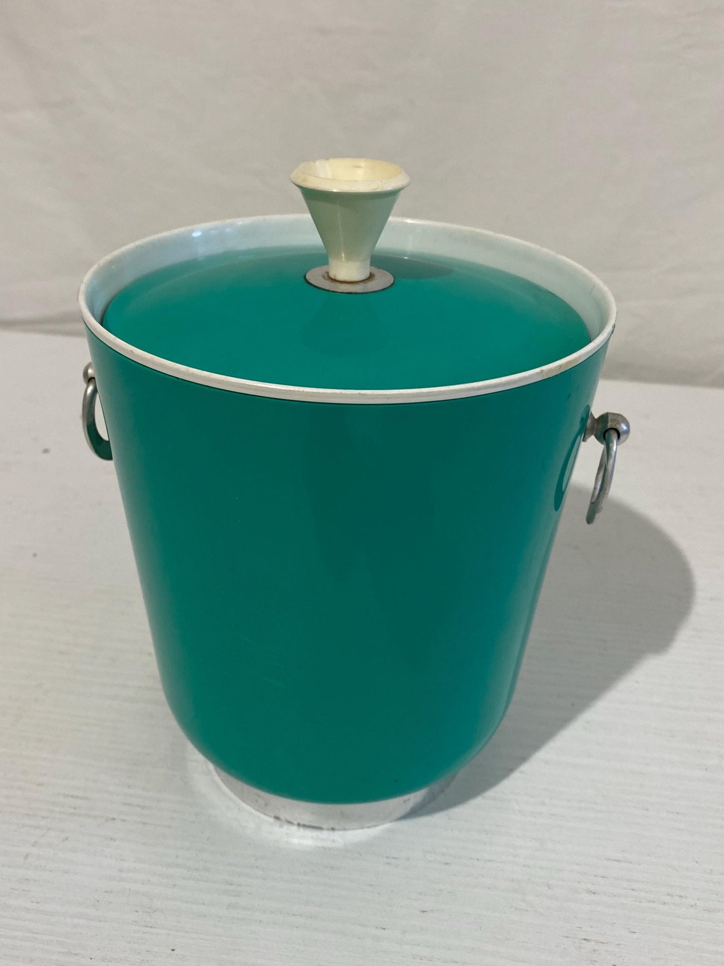 Secchiello per Ghiaccio Mid-Century Italiano in Plastica Verde Smeraldo con Manici in Alluminio - Anni '60