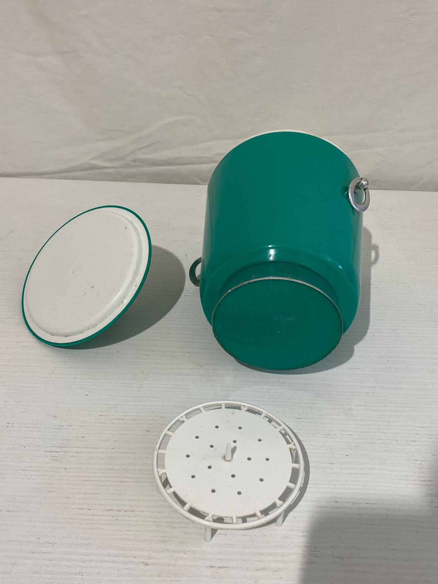 Secchiello per Ghiaccio Mid-Century Italiano in Plastica Verde Smeraldo con Manici in Alluminio - Anni '60