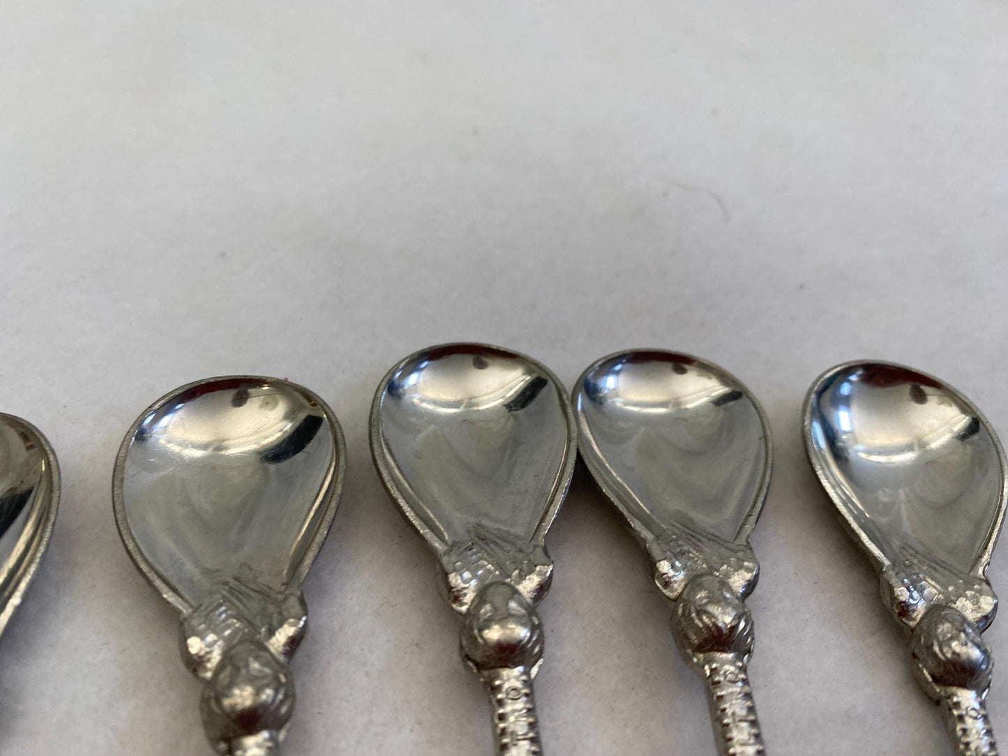 Cucchiaini in Peltro Argentato con Manici Decorati 12 cm - Eleganza e Tradizione per la Tua Tavola