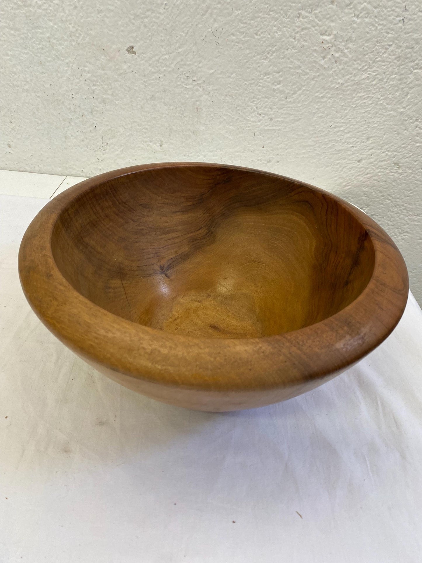 Grande Ciotola in Legno Artigianale - Ciotola Rustica per Decorazione e Cucina, Diametro 32cm, Altezza 15cm, Fatto a Mano