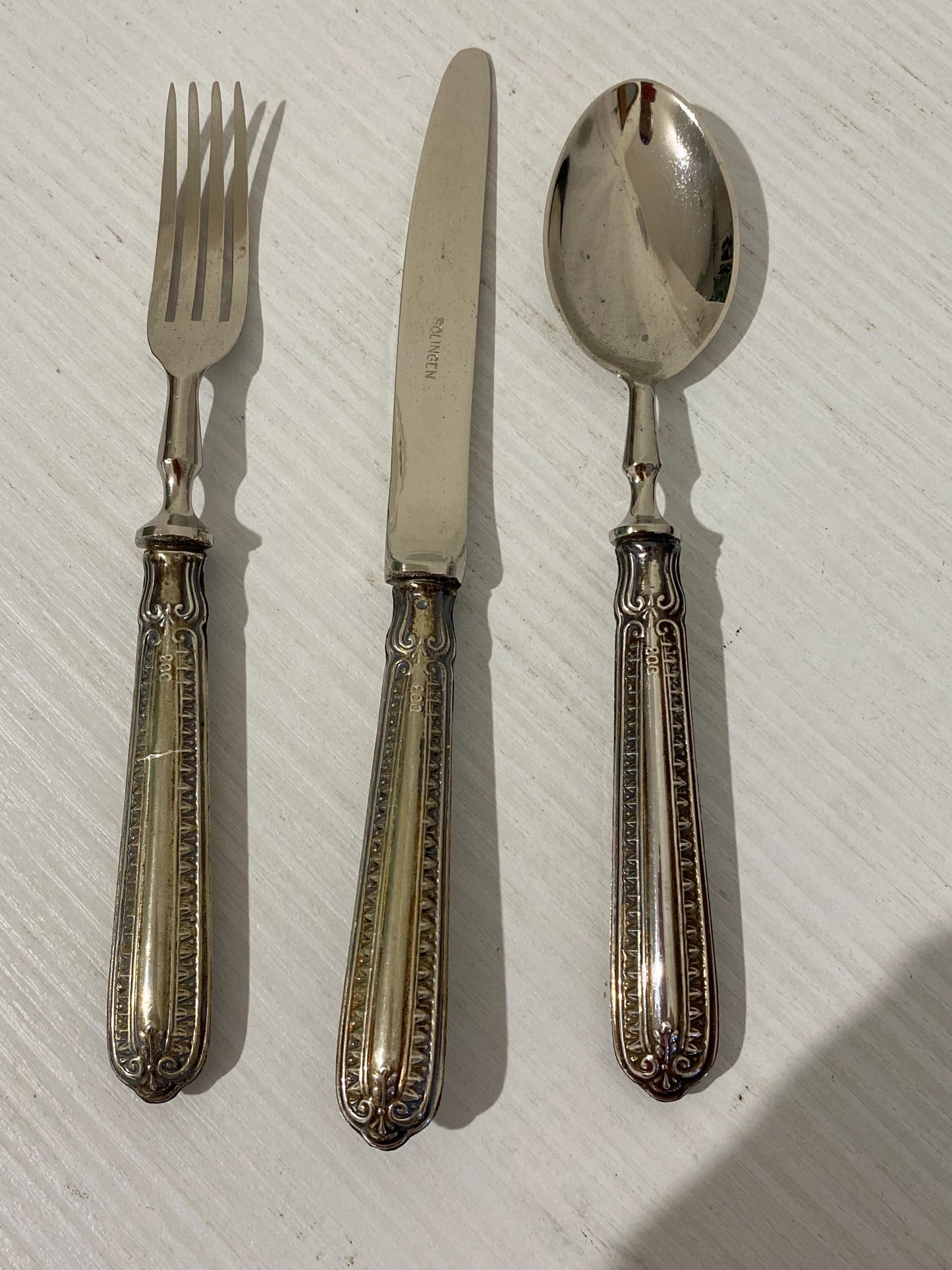 Servizio da Tavola Vintage per una Persona in Scatola Rivestita di Pelle Blu - Posate con Manici in Argento 800