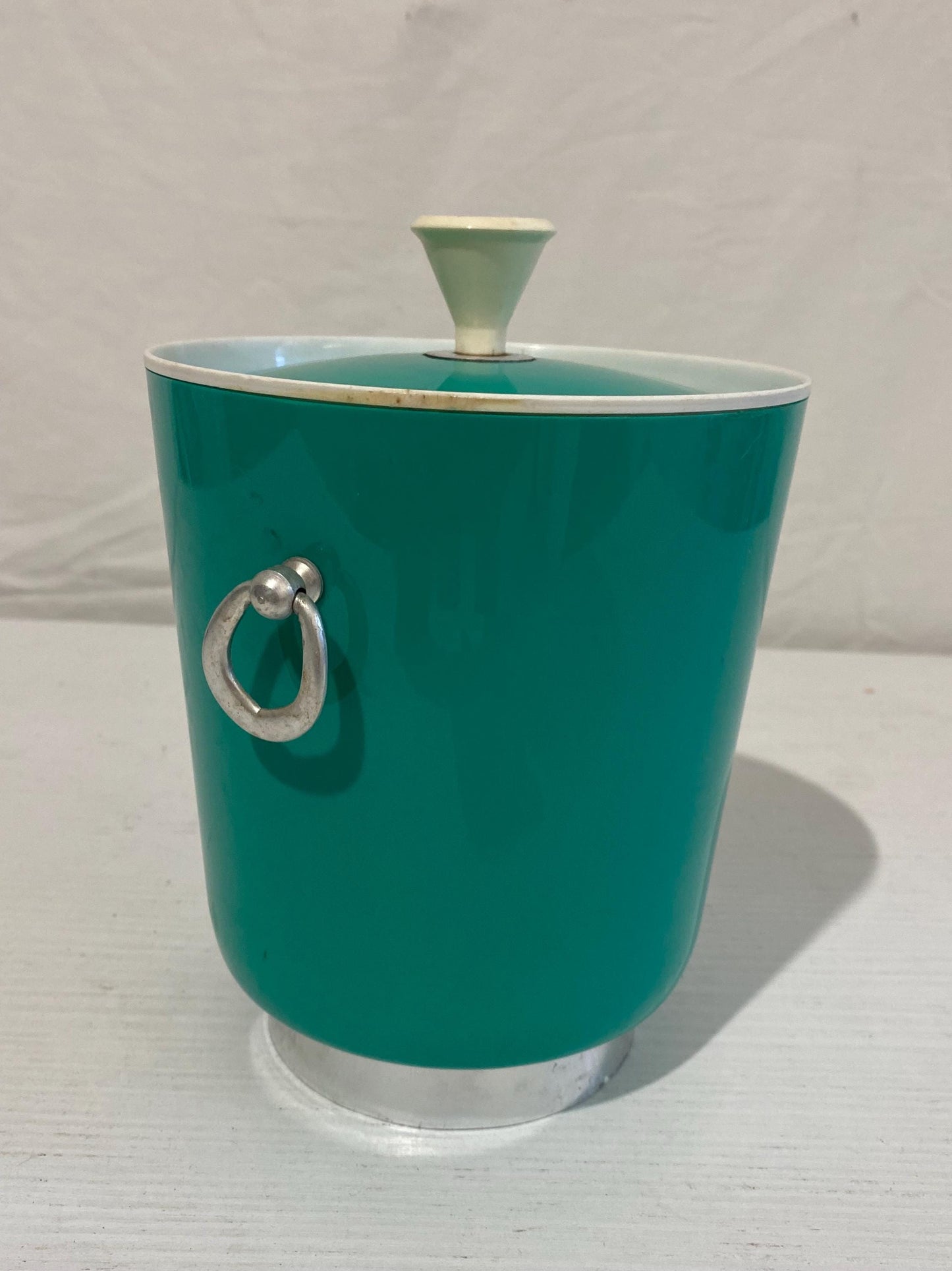 Secchiello per Ghiaccio Mid-Century Italiano in Plastica Verde Smeraldo con Manici in Alluminio - Anni '60