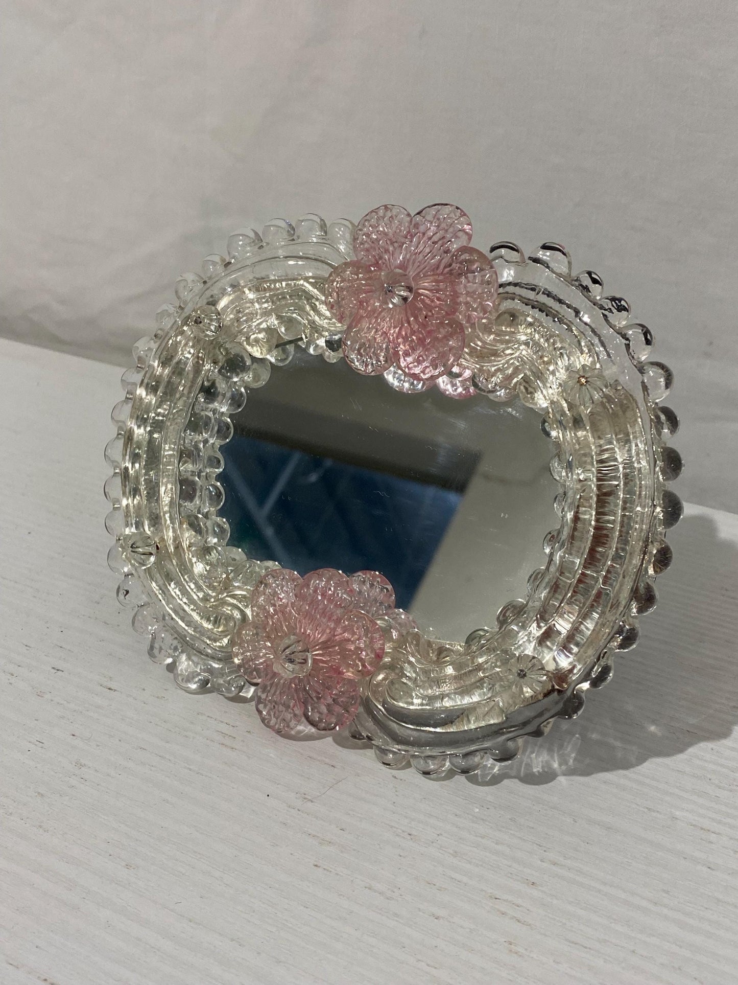 Specchio Vintage in Vetro di Murano Anni '50, Realizzato a Mano 16x4x14 cm (6,3"x1,6"x5,5") con Fiori Rosa