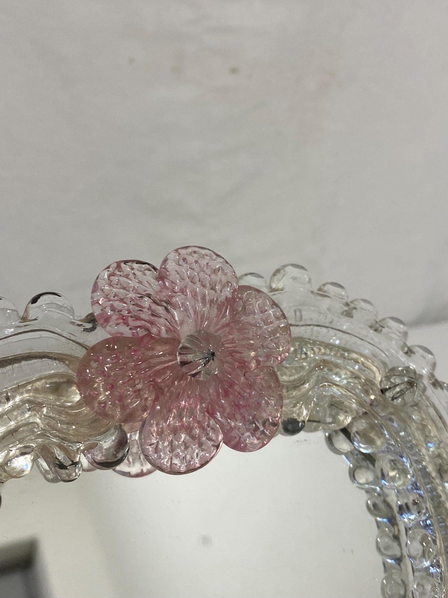 Specchio Vintage in Vetro di Murano Anni '50, Realizzato a Mano 16x4x14 cm (6,3"x1,6"x5,5") con Fiori Rosa