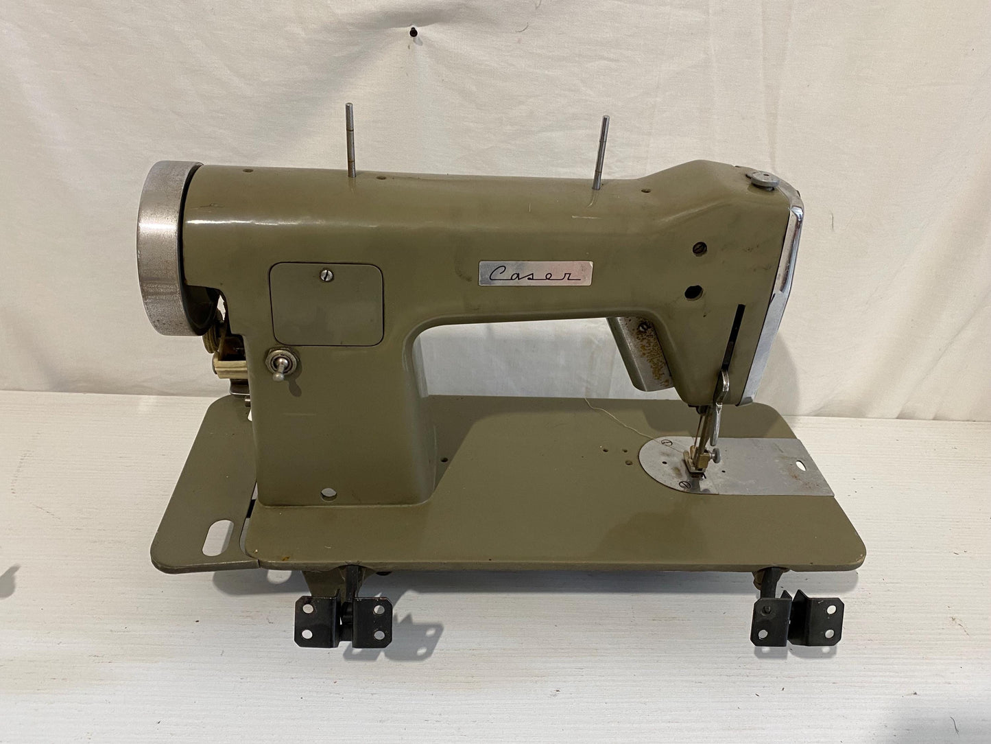 Macchina da Cucire Vintage Caser MD con Pedale e Volano Verde Militare Made in Italy (per pezzi di ricambio)