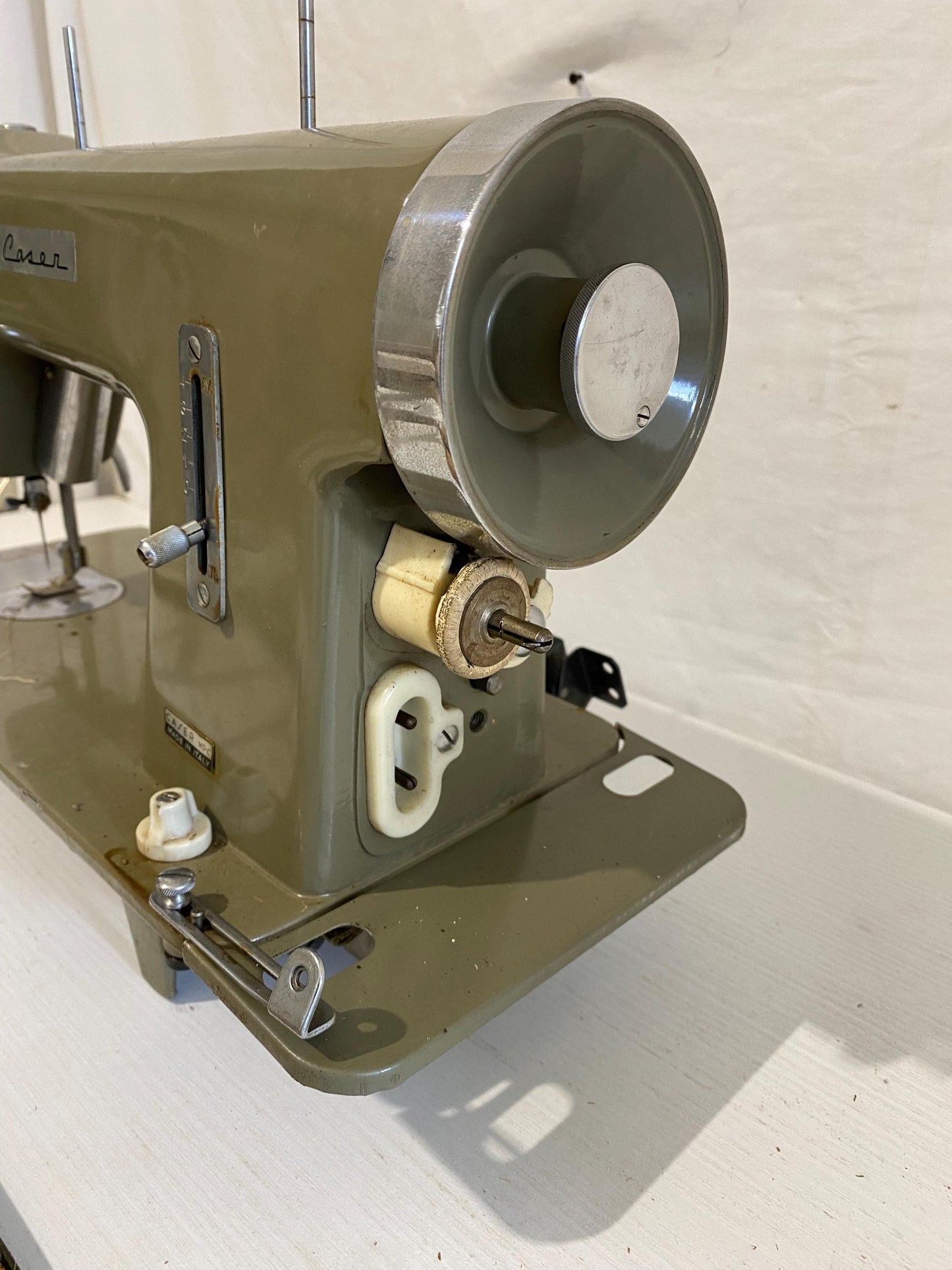 Macchina da Cucire Vintage Caser MD con Pedale e Volano Verde Militare Made in Italy (per pezzi di ricambio)