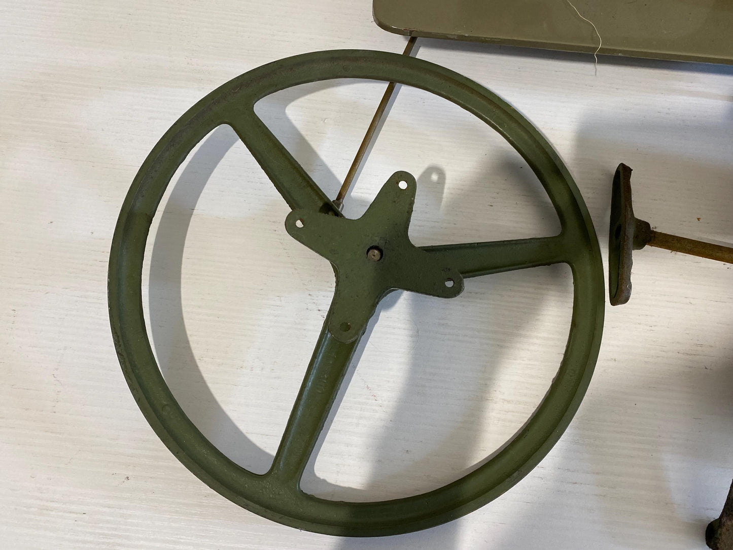 Macchina da Cucire Vintage Caser MD con Pedale e Volano Verde Militare Made in Italy (per pezzi di ricambio)