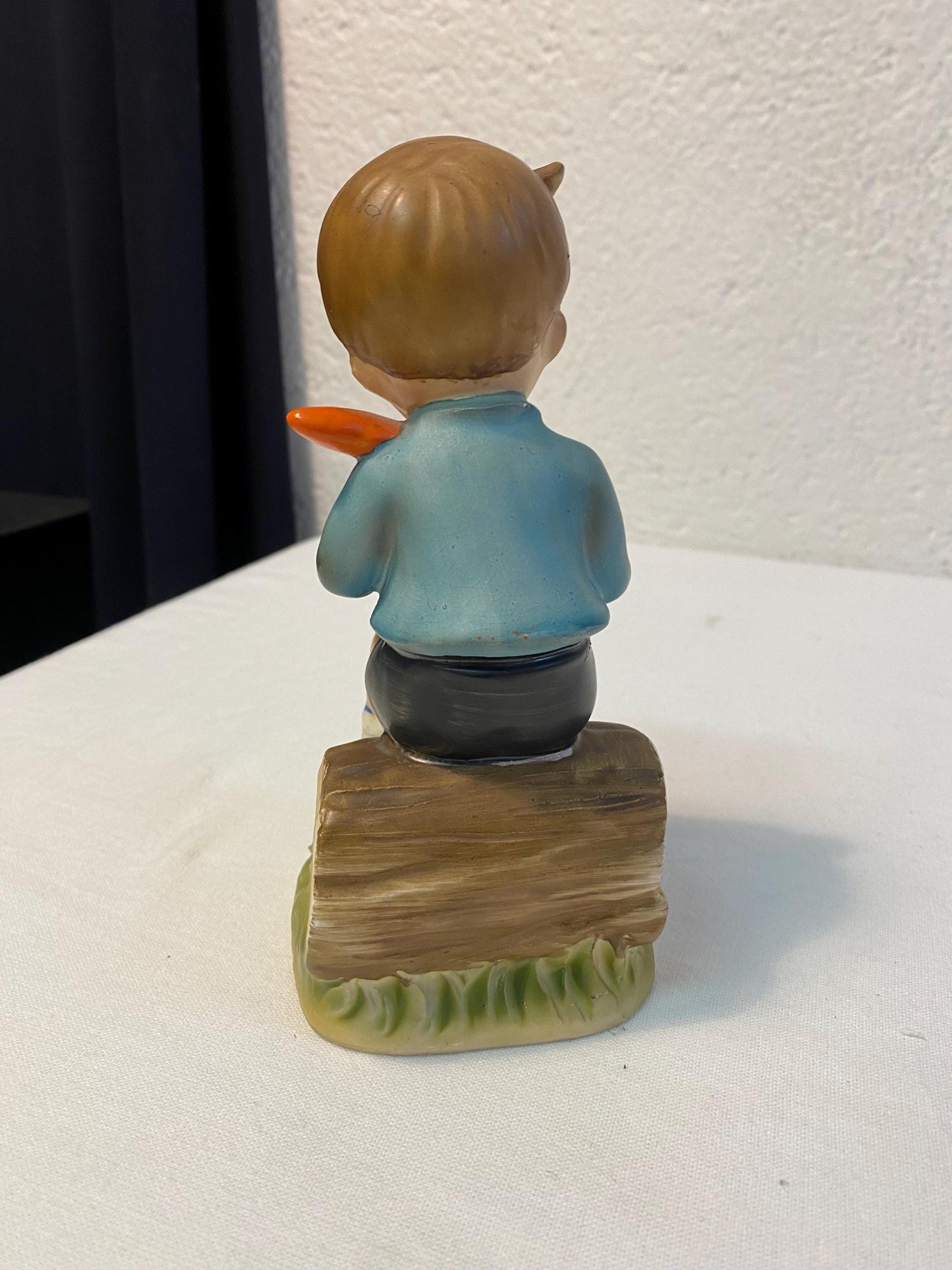 Figurina Vintage in Porcellana di un Ragazzo con Cappello - Dipinta a Mano, Germania