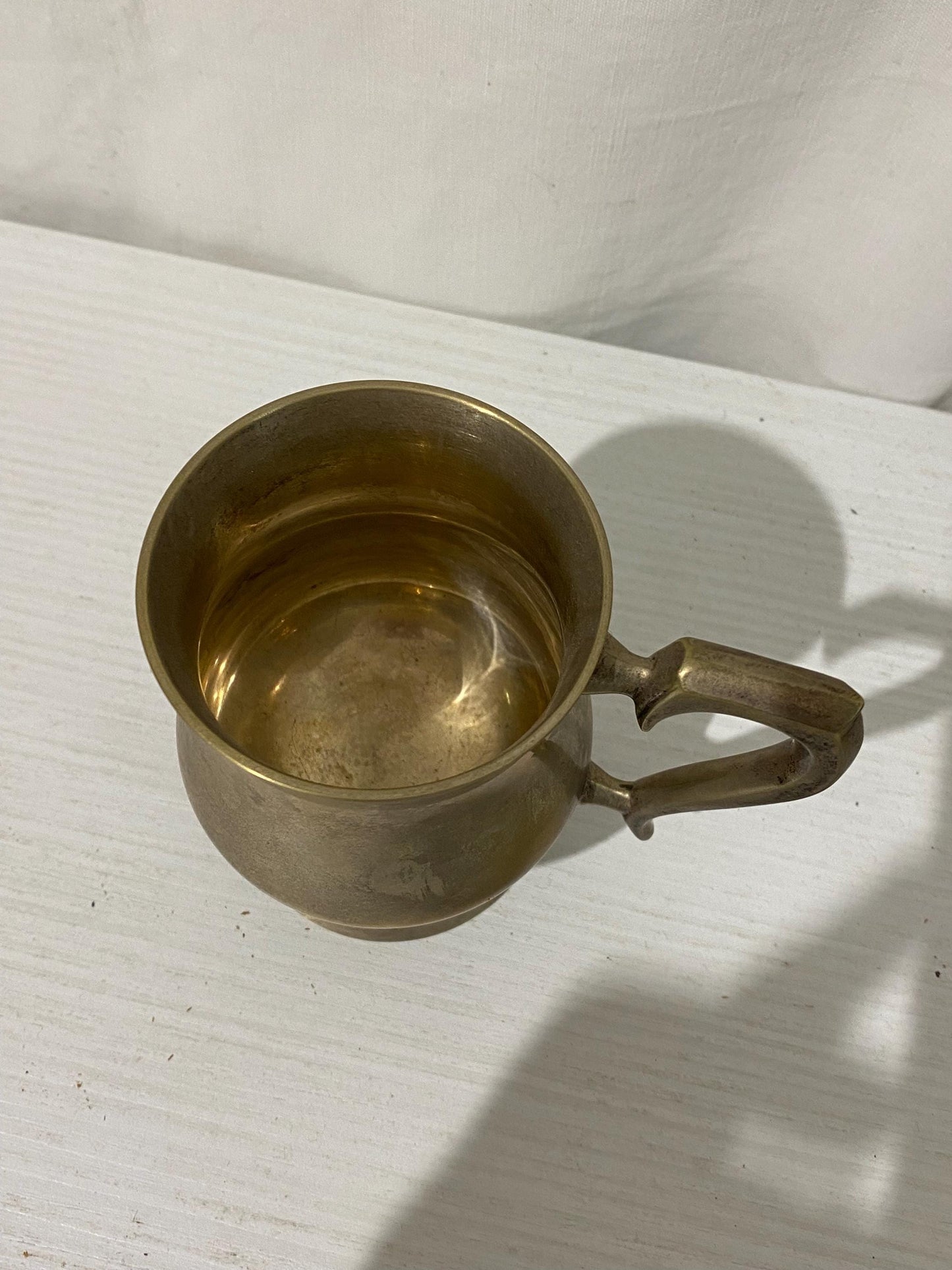 Tazza Vintage Placcata Argento - Design Elegante, 9,5h x 10 x 8 cm (3,7 x 3,9 x 3,1 pollici) - Fascino Antico