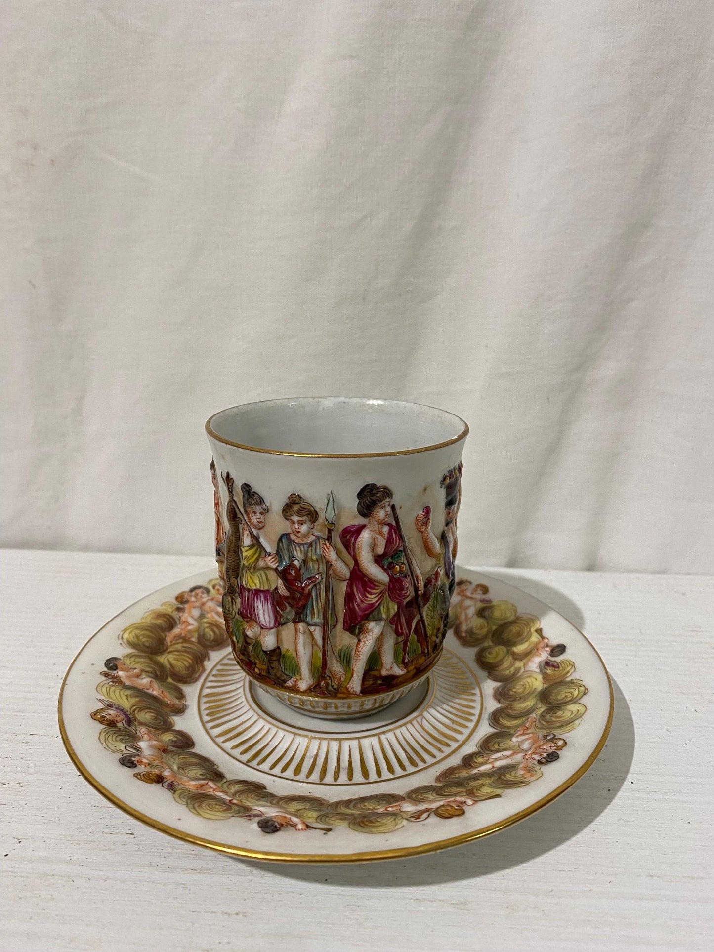 antica tazza porcellana capodimonte-Tazza con Piattino Capodimonte Decorati in Rilievo - 15,5 cm e 12x8x6 cm