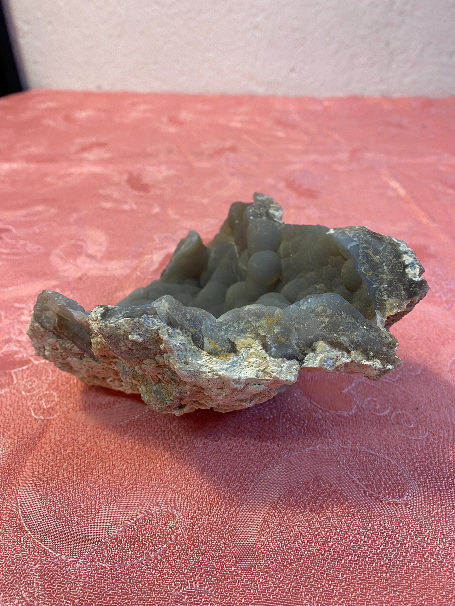 Geode Naturale di Calcedonio Grigio - Minerale Decorativo per Collezionisti 16x14x8 cm, Peso 0,90 kg