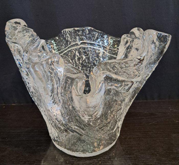 Vaso Vintage in Vetro Anni '70 a Forma di Fazzoletto - Elegante e Unico