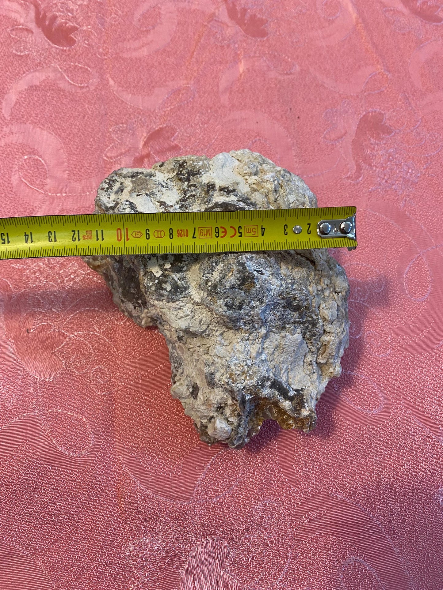 Geode Naturale di Calcedonio Grigio - Minerale Decorativo per Collezionisti 16x14x8 cm, Peso 0,90 kg