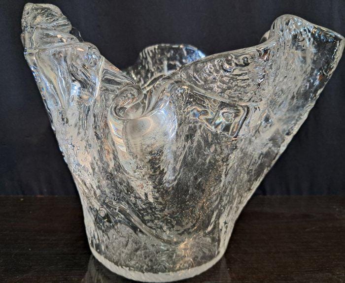 Vaso Vintage in Vetro Anni '70 a Forma di Fazzoletto - Elegante e Unico