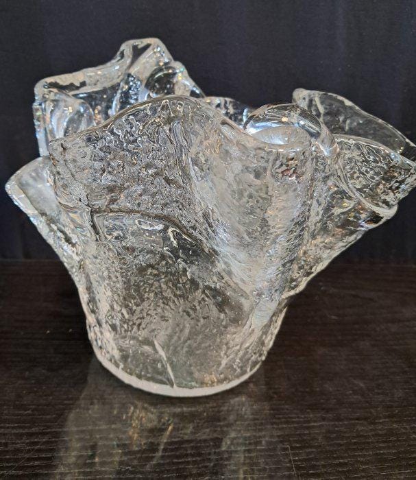 Vaso Vintage in Vetro Anni '70 a Forma di Fazzoletto - Elegante e Unico