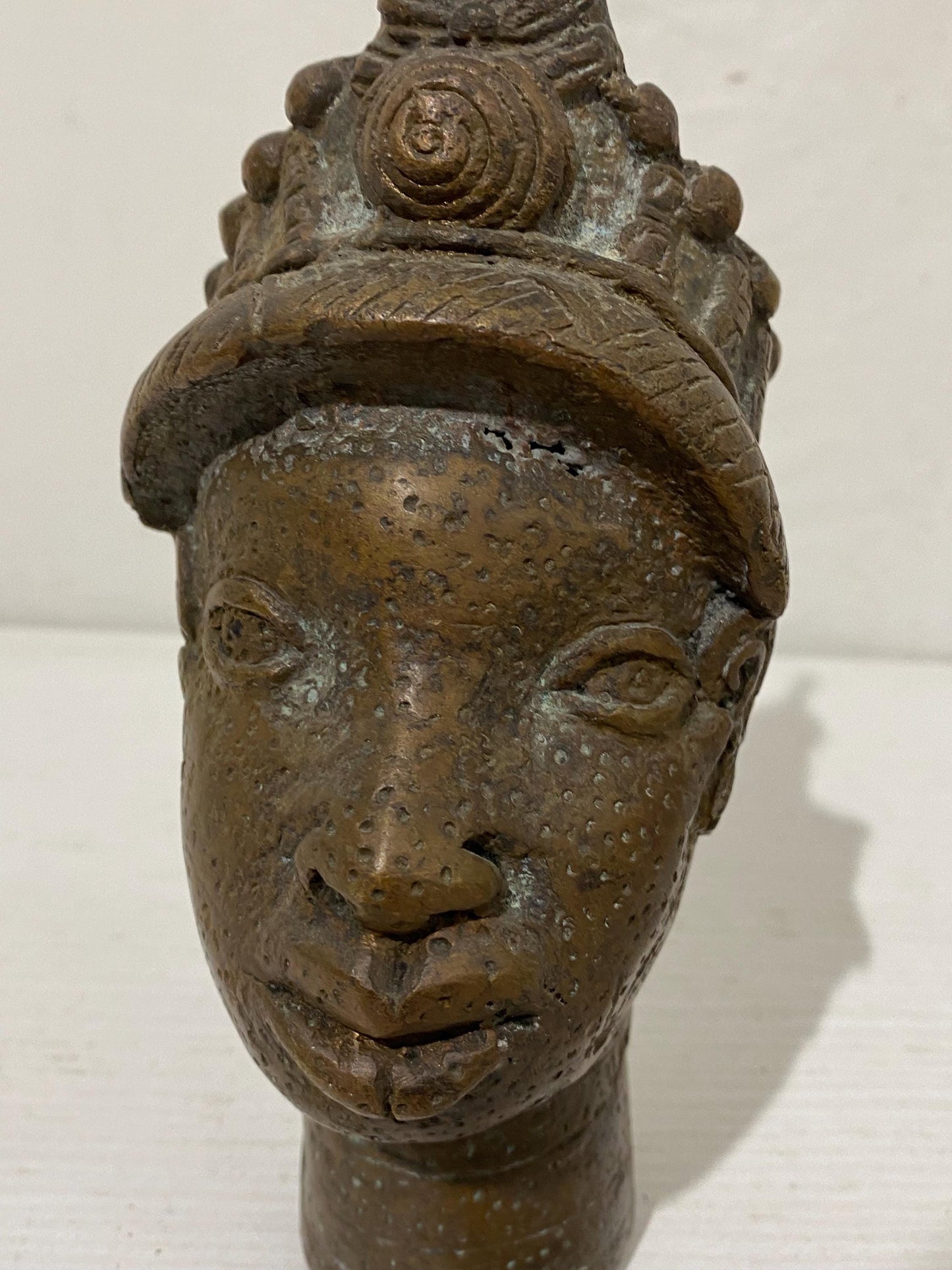 Testa Cerimoniale Yoruba in Bronzo Vintage - Arte Tribale Africana - 24,5x10x8 cm