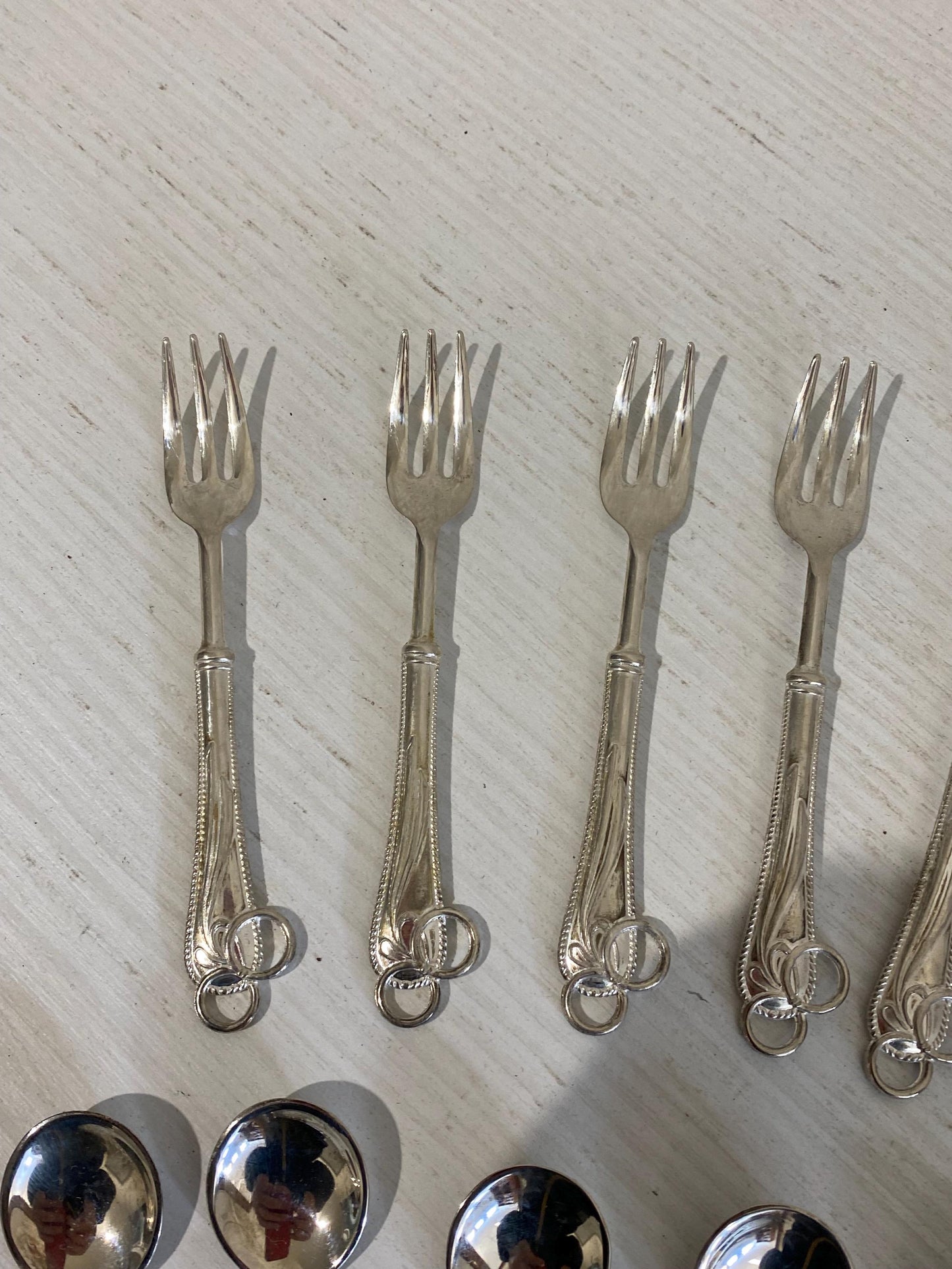 Set Vintage di 12 Posate da Dessert in Argento Placcato - 6 Cucchiaini e 6 Forchettine