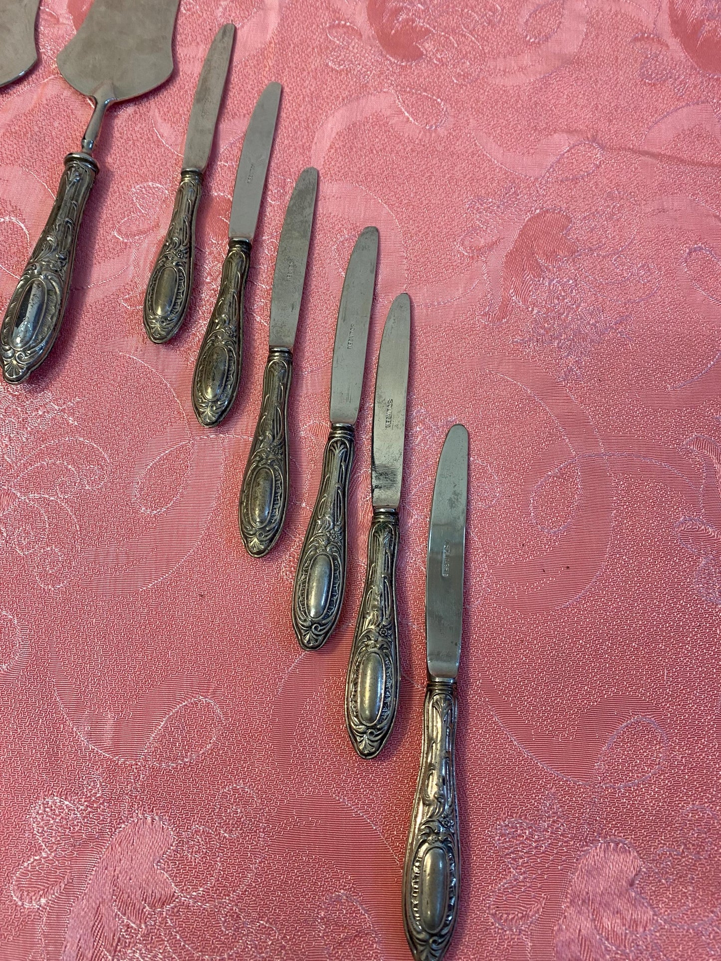 Set Vintage Posate da Dolce in Argento Inciso 14 Pezzi Eleganti con Manico Cesellato